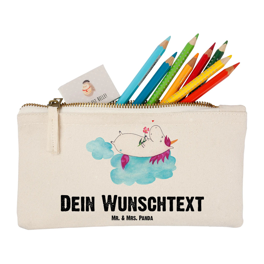 Personalisierte Schminktasche Einhorn verliebt auf Wolke Personalisierte Schminktasche, Personalisierte Kosmetiktasche, Personalisierter Kosmetikbeutel, Personalisiertes Stiftemäppchen, Personalisiertes Etui, Personalisierte Federmappe, Personalisierte Makeup Bag, Personalisiertes Schminketui, Personalisiertes Kosmetiketui, Personalisiertes Schlamperetui, Schminktasche mit Namen, Kosmetiktasche mit Namen, Kosmetikbeutel mit Namen, Stiftemäppchen mit Namen, Etui mit Namen, Federmappe mit Namen, Makeup Bg mit Namen, Schminketui mit Namen, Kosmetiketui mit Namen, Schlamperetui mit Namen, Schminktasche personalisieren, Schminktasche bedrucken, Schminktasche selbst gestalten, Einhorn, Einhörner, Einhorn Deko, Pegasus, Unicorn, verliebt, Liebe, Liebesbeweis, Freundin, Wolke