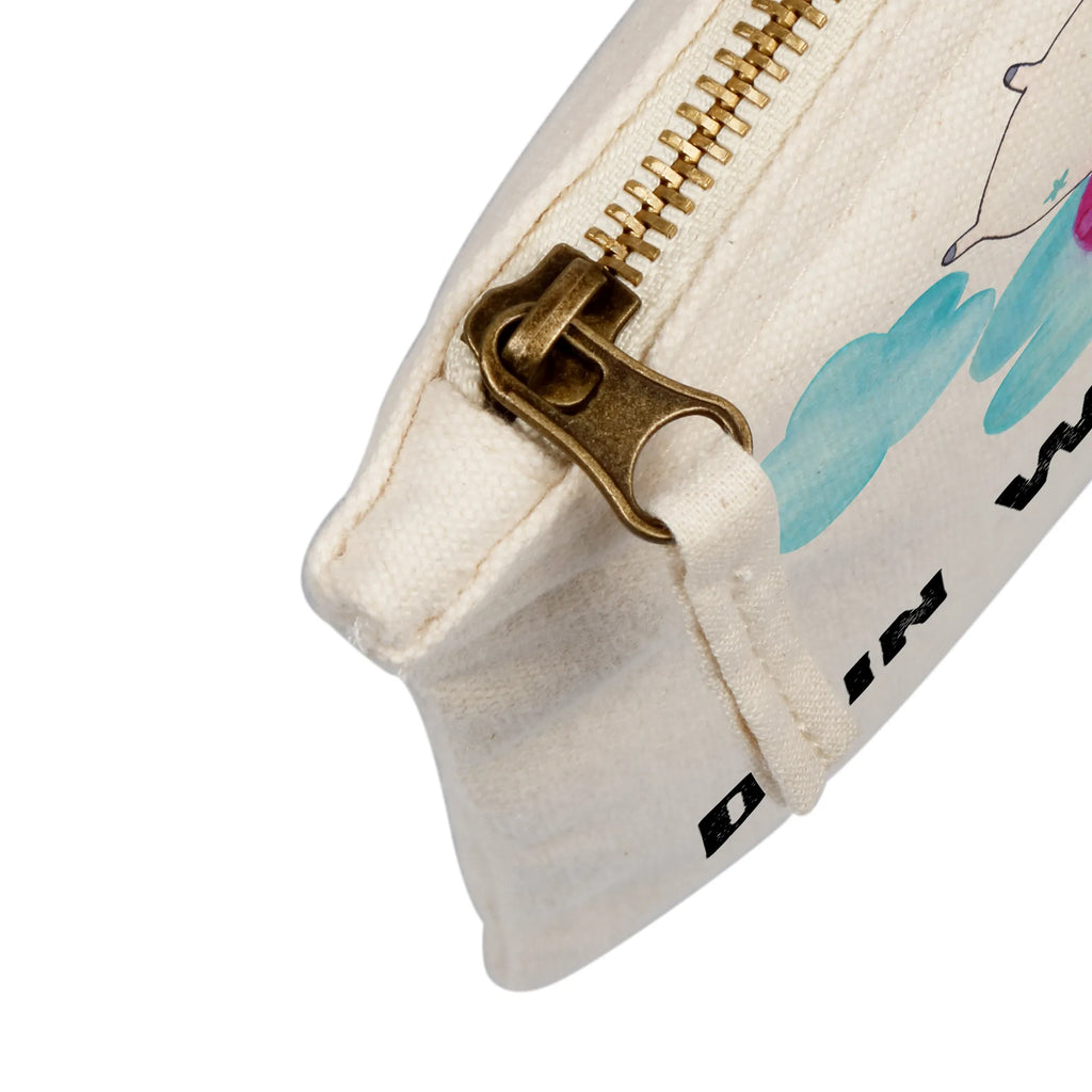 Personalisierte Schminktasche Einhorn verliebt auf Wolke Personalisierte Schminktasche, Personalisierte Kosmetiktasche, Personalisierter Kosmetikbeutel, Personalisiertes Stiftemäppchen, Personalisiertes Etui, Personalisierte Federmappe, Personalisierte Makeup Bag, Personalisiertes Schminketui, Personalisiertes Kosmetiketui, Personalisiertes Schlamperetui, Schminktasche mit Namen, Kosmetiktasche mit Namen, Kosmetikbeutel mit Namen, Stiftemäppchen mit Namen, Etui mit Namen, Federmappe mit Namen, Makeup Bg mit Namen, Schminketui mit Namen, Kosmetiketui mit Namen, Schlamperetui mit Namen, Schminktasche personalisieren, Schminktasche bedrucken, Schminktasche selbst gestalten, Einhorn, Einhörner, Einhorn Deko, Pegasus, Unicorn, verliebt, Liebe, Liebesbeweis, Freundin, Wolke