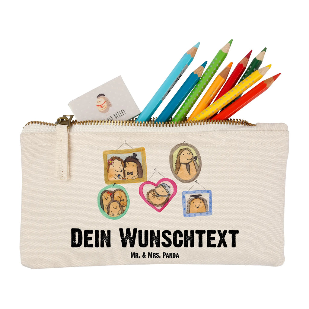 Personalisierte Schminktasche Igel Familie Personalisierte Schminktasche, Personalisierte Kosmetiktasche, Personalisierter Kosmetikbeutel, Personalisiertes Stiftemäppchen, Personalisiertes Etui, Personalisierte Federmappe, Personalisierte Makeup Bag, Personalisiertes Schminketui, Personalisiertes Kosmetiketui, Personalisiertes Schlamperetui, Schminktasche mit Namen, Kosmetiktasche mit Namen, Kosmetikbeutel mit Namen, Stiftemäppchen mit Namen, Etui mit Namen, Federmappe mit Namen, Makeup Bg mit Namen, Schminketui mit Namen, Kosmetiketui mit Namen, Schlamperetui mit Namen, Schminktasche personalisieren, Schminktasche bedrucken, Schminktasche selbst gestalten, Familie, Vatertag, Muttertag, Bruder, Schwester, Mama, Papa, Oma, Opa, Liebe, Igel, Bilder, Zusammenhalt, Glück