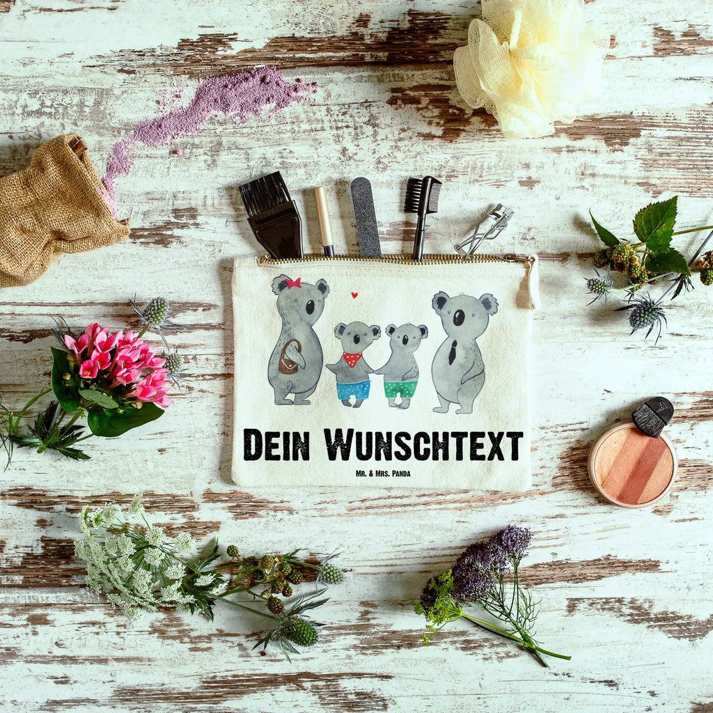 Personalisierte Schminktasche Koala Familie zwei Personalisierte Schminktasche, Personalisierte Kosmetiktasche, Personalisierter Kosmetikbeutel, Personalisiertes Stiftemäppchen, Personalisiertes Etui, Personalisierte Federmappe, Personalisierte Makeup Bag, Personalisiertes Schminketui, Personalisiertes Kosmetiketui, Personalisiertes Schlamperetui, Schminktasche mit Namen, Kosmetiktasche mit Namen, Kosmetikbeutel mit Namen, Stiftemäppchen mit Namen, Etui mit Namen, Federmappe mit Namen, Makeup Bg mit Namen, Schminketui mit Namen, Kosmetiketui mit Namen, Schlamperetui mit Namen, Schminktasche personalisieren, Schminktasche bedrucken, Schminktasche selbst gestalten, Familie, Vatertag, Muttertag, Bruder, Schwester, Mama, Papa, Oma, Opa, Koala, Koalabär, beste Familie, Familienzeit, Familienleben, Koalafamilie, Lieblingsfamilie