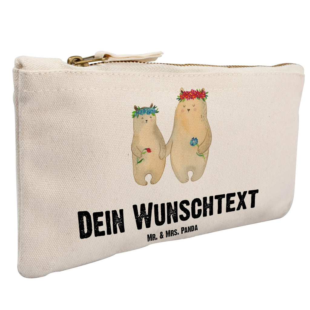 Personalisierte Schminktasche Bären mit Blumenkranz Personalisierte Schminktasche, Personalisierte Kosmetiktasche, Personalisierter Kosmetikbeutel, Personalisiertes Stiftemäppchen, Personalisiertes Etui, Personalisierte Federmappe, Personalisierte Makeup Bag, Personalisiertes Schminketui, Personalisiertes Kosmetiketui, Personalisiertes Schlamperetui, Schminktasche mit Namen, Kosmetiktasche mit Namen, Kosmetikbeutel mit Namen, Stiftemäppchen mit Namen, Etui mit Namen, Federmappe mit Namen, Makeup Bg mit Namen, Schminketui mit Namen, Kosmetiketui mit Namen, Schlamperetui mit Namen, Schminktasche personalisieren, Schminktasche bedrucken, Schminktasche selbst gestalten, Familie, Vatertag, Muttertag, Bruder, Schwester, Mama, Papa, Oma, Opa, Bär, Bären, Mutter, Mutti, Mami, Lieblingsmensch, Lieblingsmama, beste Mutter, weltbeste Mama, Geschenk Mama. Muttertag, Tochter, Kind, Kinder, Töchter, Family, Vorbild