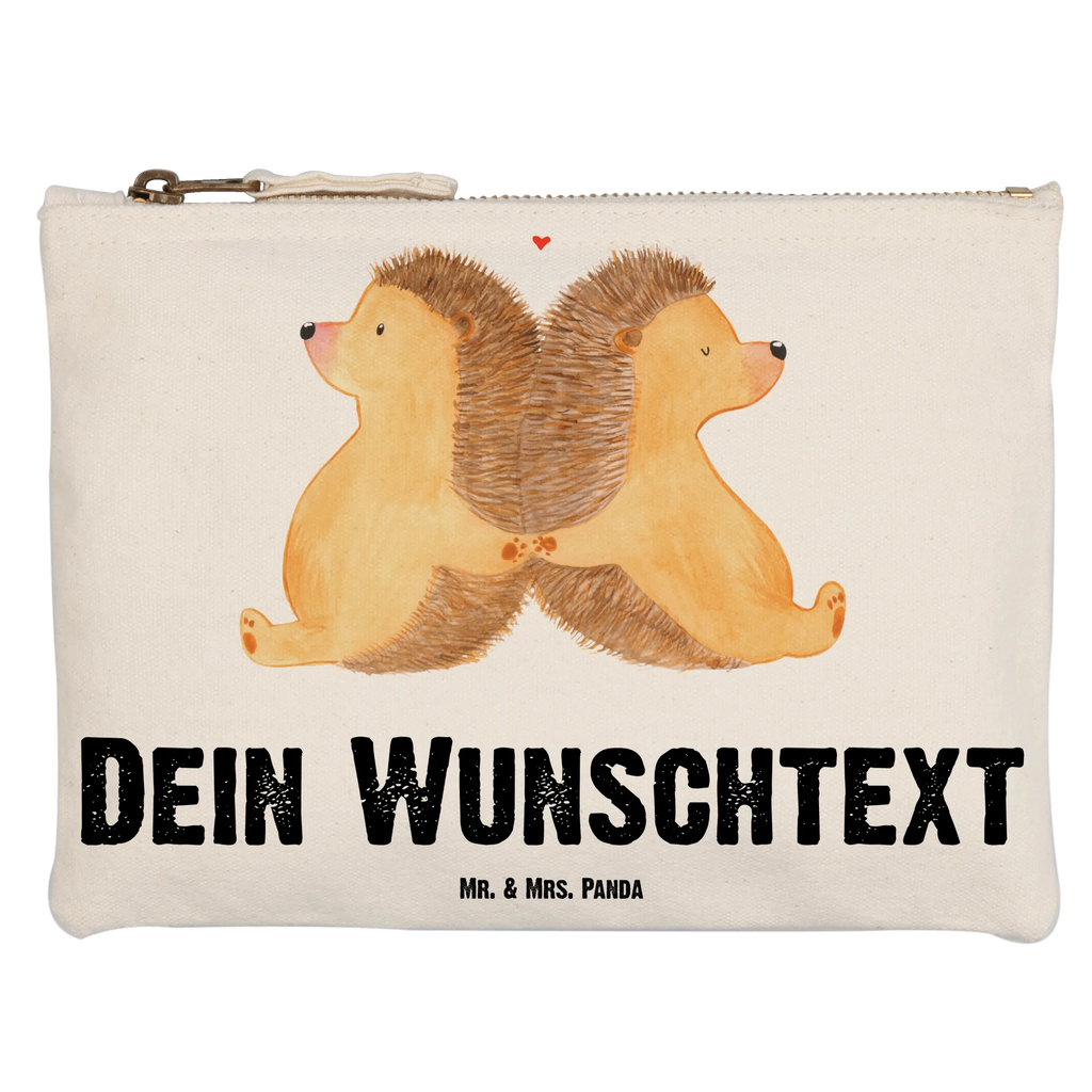 Personalisierte Schminktasche Igel händchenhaltend Personalisierte Schminktasche, Personalisierte Kosmetiktasche, Personalisierter Kosmetikbeutel, Personalisiertes Stiftemäppchen, Personalisiertes Etui, Personalisierte Federmappe, Personalisierte Makeup Bag, Personalisiertes Schminketui, Personalisiertes Kosmetiketui, Personalisiertes Schlamperetui, Schminktasche mit Namen, Kosmetiktasche mit Namen, Kosmetikbeutel mit Namen, Stiftemäppchen mit Namen, Etui mit Namen, Federmappe mit Namen, Makeup Bg mit Namen, Schminketui mit Namen, Kosmetiketui mit Namen, Schlamperetui mit Namen, Schminktasche personalisieren, Schminktasche bedrucken, Schminktasche selbst gestalten, Liebe, Partner, Freund, Freundin, Ehemann, Ehefrau, Heiraten, Verlobung, Heiratsantrag, Liebesgeschenk, Jahrestag, Hocheitstag, Igel, Igelliebe, Hand in Hand, Liebesbeweis, große Liebe, Liebesbotschaft, Hochzeit, Lieblingsmensch, Gemeinsamkeit, Love, Geschenk für zwei