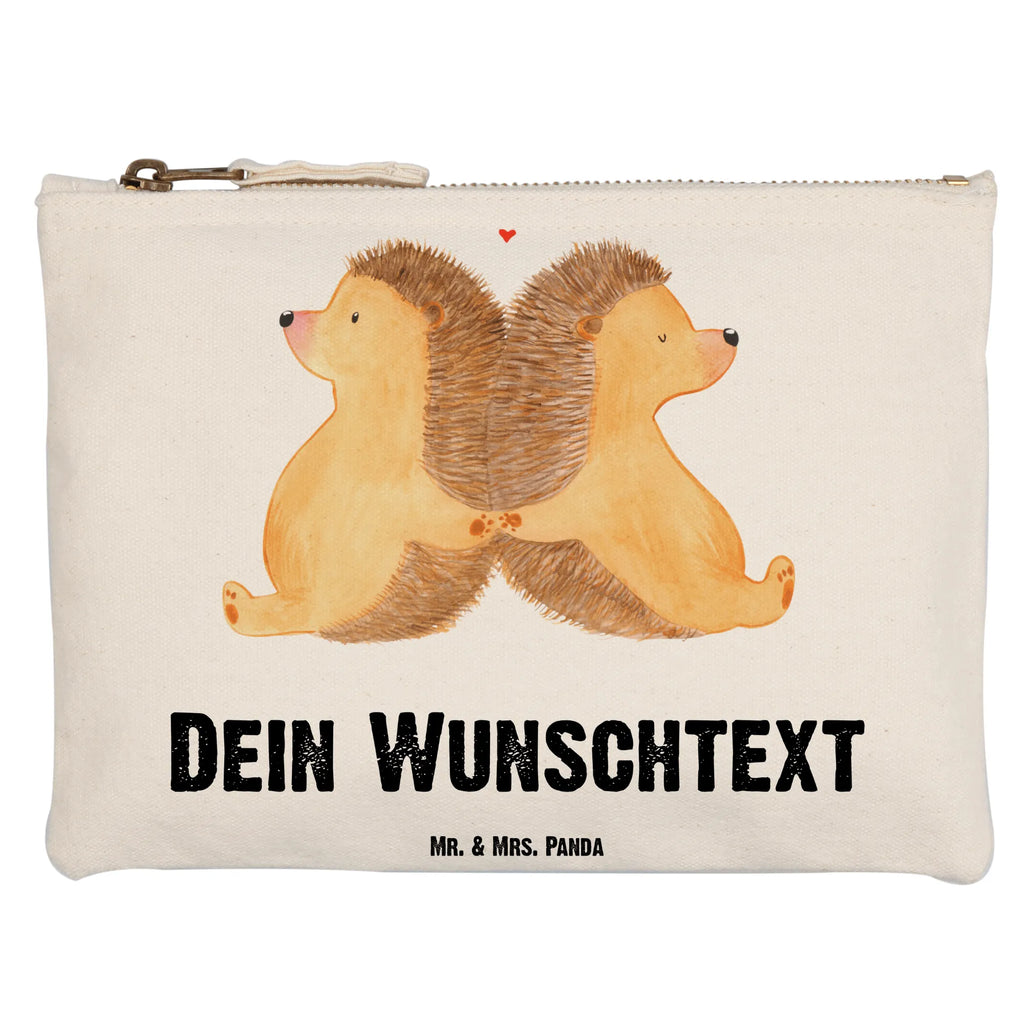 Personalisierte Schminktasche Igel händchenhaltend Personalisierte Schminktasche, Personalisierte Kosmetiktasche, Personalisierter Kosmetikbeutel, Personalisiertes Stiftemäppchen, Personalisiertes Etui, Personalisierte Federmappe, Personalisierte Makeup Bag, Personalisiertes Schminketui, Personalisiertes Kosmetiketui, Personalisiertes Schlamperetui, Schminktasche mit Namen, Kosmetiktasche mit Namen, Kosmetikbeutel mit Namen, Stiftemäppchen mit Namen, Etui mit Namen, Federmappe mit Namen, Makeup Bg mit Namen, Schminketui mit Namen, Kosmetiketui mit Namen, Schlamperetui mit Namen, Schminktasche personalisieren, Schminktasche bedrucken, Schminktasche selbst gestalten, Liebe, Partner, Freund, Freundin, Ehemann, Ehefrau, Heiraten, Verlobung, Heiratsantrag, Liebesgeschenk, Jahrestag, Hocheitstag, Igel, Igelliebe, Hand in Hand, Liebesbeweis, große Liebe, Liebesbotschaft, Hochzeit, Lieblingsmensch, Gemeinsamkeit, Love, Geschenk für zwei