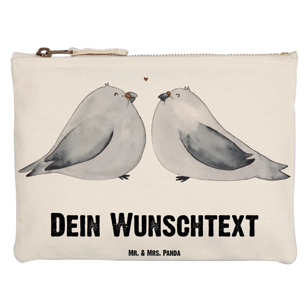 Personalisierte Schminktasche Turteltauben Liebe Personalisierte Schminktasche, Personalisierte Kosmetiktasche, Personalisierter Kosmetikbeutel, Personalisiertes Stiftemäppchen, Personalisiertes Etui, Personalisierte Federmappe, Personalisierte Makeup Bag, Personalisiertes Schminketui, Personalisiertes Kosmetiketui, Personalisiertes Schlamperetui, Schminktasche mit Namen, Kosmetiktasche mit Namen, Kosmetikbeutel mit Namen, Stiftemäppchen mit Namen, Etui mit Namen, Federmappe mit Namen, Makeup Bg mit Namen, Schminketui mit Namen, Kosmetiketui mit Namen, Schlamperetui mit Namen, Schminktasche personalisieren, Schminktasche bedrucken, Schminktasche selbst gestalten, Liebe, Partner, Freund, Freundin, Ehemann, Ehefrau, Heiraten, Verlobung, Heiratsantrag, Liebesgeschenk, Jahrestag, Hocheitstag, Turteltauben, Turteltäubchen, Tauben, Verliebt, Verlobt, Verheiratet, Geschenk Freundin, Geschenk Freund, Liebesbeweis, Hochzeitstag, Geschenk Hochzeit