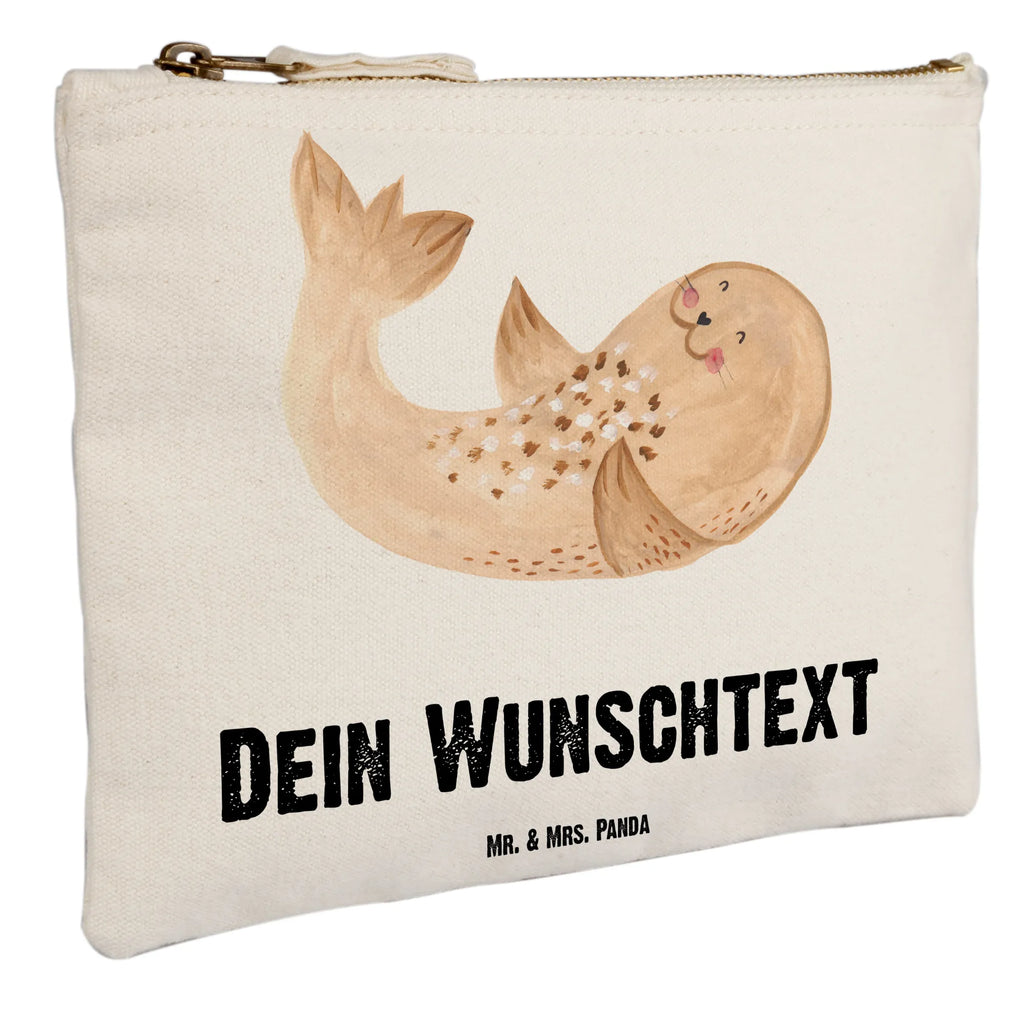 Personalisierte Schminktasche Robbe liegend Personalisierte Schminktasche, Personalisierte Kosmetiktasche, Personalisierter Kosmetikbeutel, Personalisiertes Stiftemäppchen, Personalisiertes Etui, Personalisierte Federmappe, Personalisierte Makeup Bag, Personalisiertes Schminketui, Personalisiertes Kosmetiketui, Personalisiertes Schlamperetui, Schminktasche mit Namen, Kosmetiktasche mit Namen, Kosmetikbeutel mit Namen, Stiftemäppchen mit Namen, Etui mit Namen, Federmappe mit Namen, Makeup Bg mit Namen, Schminketui mit Namen, Kosmetiketui mit Namen, Schlamperetui mit Namen, Schminktasche personalisieren, Schminktasche bedrucken, Schminktasche selbst gestalten, Tiermotive, Gute Laune, lustige Sprüche, Tiere, Robbe, Robben, Seehund, Strand, Meerestier, Ostsee, Nordsee, Lachen, Freude