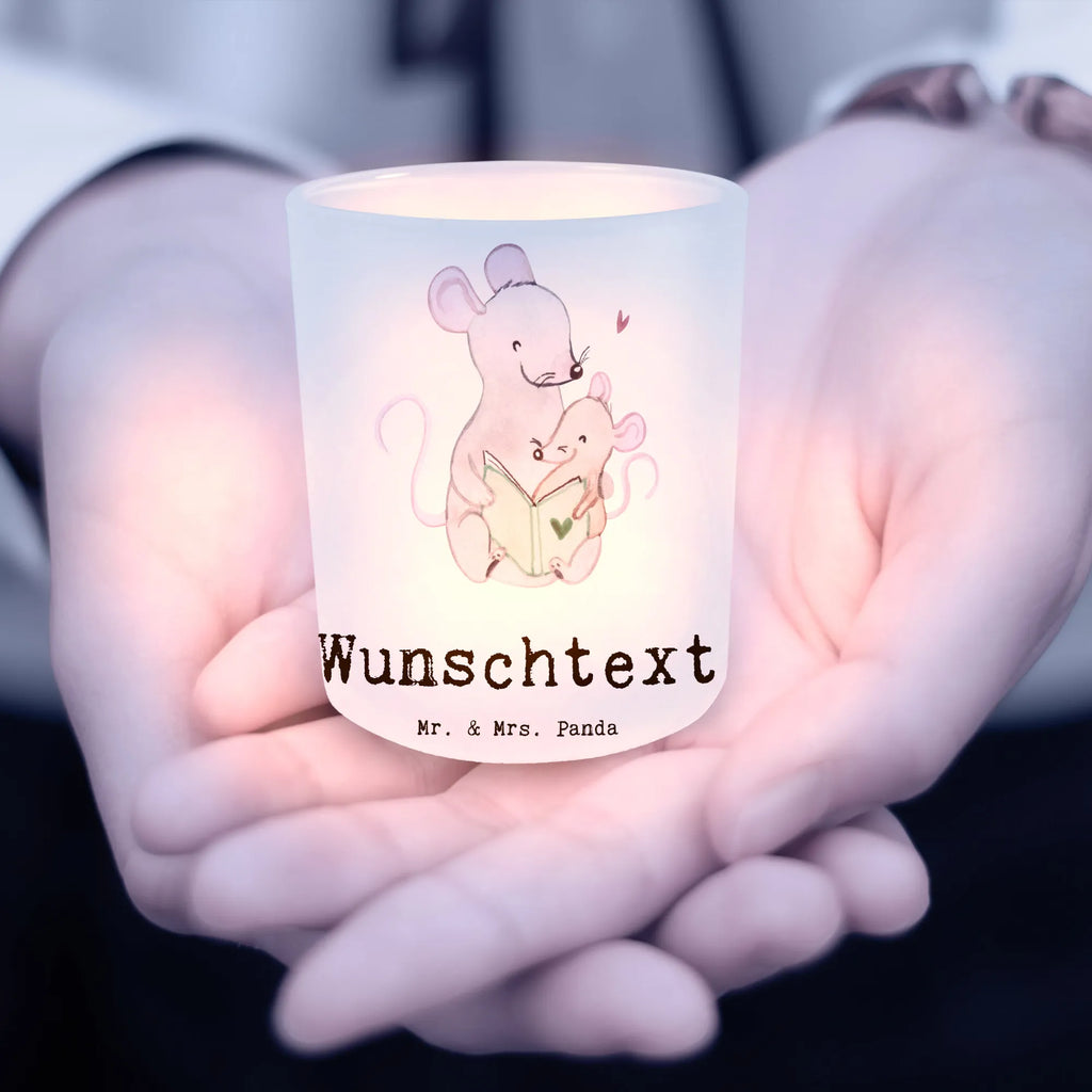 Personalisiertes Windlicht Maus Beste Adoptivmutter der Welt Personalisiertes Windlicht, Personalisiertes Windlicht Glas, Personalisiertes Teelichtglas, Personalisierter Teelichthalter, Personalisiertes Kerzenglas, Personalisierte Kerze, Personalisiertes Teelicht, Windlicht mit Namen, Windlicht Glas mit Namen, Teelichtglas mit Namen, Teelichthalter mit Namen, Teelichter mit Namen, Kerzenglas mit Namen, Kerze mit Namen, Teelicht mit Namen, Namenspersonalisierung, Name, selbst gestalten, Wunschtext, Bedrucken, für, Dankeschön, Geschenk, Schenken, Geburtstag, Geburtstagsgeschenk, Geschenkidee, Danke, Bedanken, Mitbringsel, Freude machen, Geschenktipp, Adoptivmutter, Adoptivmama, adoptiert, Mama, Mami, Mutter, Muttertag, Mutti, Ma, Tochter, Sohn, Beste Mama, Beste, Supermama