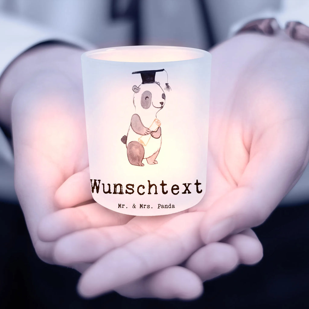 Personalisiertes Windlicht Panda Bester Bachelor der Welt Personalisiertes Windlicht, Personalisiertes Windlicht Glas, Personalisiertes Teelichtglas, Personalisierter Teelichthalter, Personalisiertes Kerzenglas, Personalisierte Kerze, Personalisiertes Teelicht, Windlicht mit Namen, Windlicht Glas mit Namen, Teelichtglas mit Namen, Teelichthalter mit Namen, Teelichter mit Namen, Kerzenglas mit Namen, Kerze mit Namen, Teelicht mit Namen, Namenspersonalisierung, Name, selbst gestalten, Wunschtext, Bedrucken, für, Dankeschön, Geschenk, Schenken, Geburtstag, Geburtstagsgeschenk, Geschenkidee, Danke, Bedanken, Mitbringsel, Freude machen, Geschenktipp, Bachelor, Student, Studium, Sohn, Spaß, Musterschüler, lustig, Studienabschluss, witzig, Universität, Abschluss, Alumni, Uni, Studenten, Hochschule