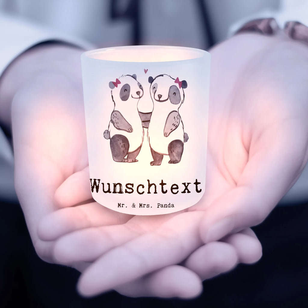 Personalisiertes Windlicht Panda Beste Blutsschwester der Welt Personalisiertes Windlicht, Personalisiertes Windlicht Glas, Personalisiertes Teelichtglas, Personalisierter Teelichthalter, Personalisiertes Kerzenglas, Personalisierte Kerze, Personalisiertes Teelicht, Windlicht mit Namen, Windlicht Glas mit Namen, Teelichtglas mit Namen, Teelichthalter mit Namen, Teelichter mit Namen, Kerzenglas mit Namen, Kerze mit Namen, Teelicht mit Namen, Namenspersonalisierung, Name, selbst gestalten, Wunschtext, Bedrucken, für, Dankeschön, Geschenk, Schenken, Geburtstag, Geburtstagsgeschenk, Geschenkidee, Danke, Bedanken, Mitbringsel, Freude machen, Geschenktipp, Blutsschwester, Blutsgeschwister, Freundin, Bae, Schwestern, Schwester, Geschwister, Schwesterherz, Sister, Familie, Kleinigkeit, Beste, Tochter, Liebe