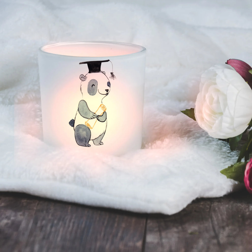 Personalisiertes Windlicht Panda Beste Studentin der Welt Personalisiertes Windlicht, Personalisiertes Windlicht Glas, Personalisiertes Teelichtglas, Personalisierter Teelichthalter, Personalisiertes Kerzenglas, Personalisierte Kerze, Personalisiertes Teelicht, Windlicht mit Namen, Windlicht Glas mit Namen, Teelichtglas mit Namen, Teelichthalter mit Namen, Teelichter mit Namen, Kerzenglas mit Namen, Kerze mit Namen, Teelicht mit Namen, Namenspersonalisierung, Name, selbst gestalten, Wunschtext, Bedrucken, für, Dankeschön, Geschenk, Schenken, Geburtstag, Geburtstagsgeschenk, Geschenkidee, Danke, Bedanken, Mitbringsel, Freude machen, Geschenktipp, Studentin, Studium, Tochter, Spaß, Musterschülerin, lustig, Studienabschluss, witzig, Universität, Abschluss, Alumni, Uni, Studenten, Hochschule