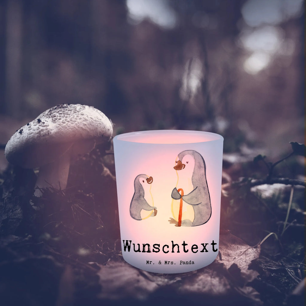 Personalisiertes Windlicht Pinguin Bester Großvater der Welt Personalisiertes Windlicht, Personalisiertes Windlicht Glas, Personalisiertes Teelichtglas, Personalisierter Teelichthalter, Personalisiertes Kerzenglas, Personalisierte Kerze, Personalisiertes Teelicht, Windlicht mit Namen, Windlicht Glas mit Namen, Teelichtglas mit Namen, Teelichthalter mit Namen, Teelichter mit Namen, Kerzenglas mit Namen, Kerze mit Namen, Teelicht mit Namen, Namenspersonalisierung, Name, selbst gestalten, Wunschtext, Bedrucken, für, Dankeschön, Geschenk, Schenken, Geburtstag, Geburtstagsgeschenk, Geschenkidee, Danke, Bedanken, Mitbringsel, Freude machen, Geschenktipp, Großvater, Grossvater, Opa, Opi. Großpapa, Großeltern, Enkel, Enkelin, Enkelkind, Kleinigkeit, Oppa, Oppi, Bester