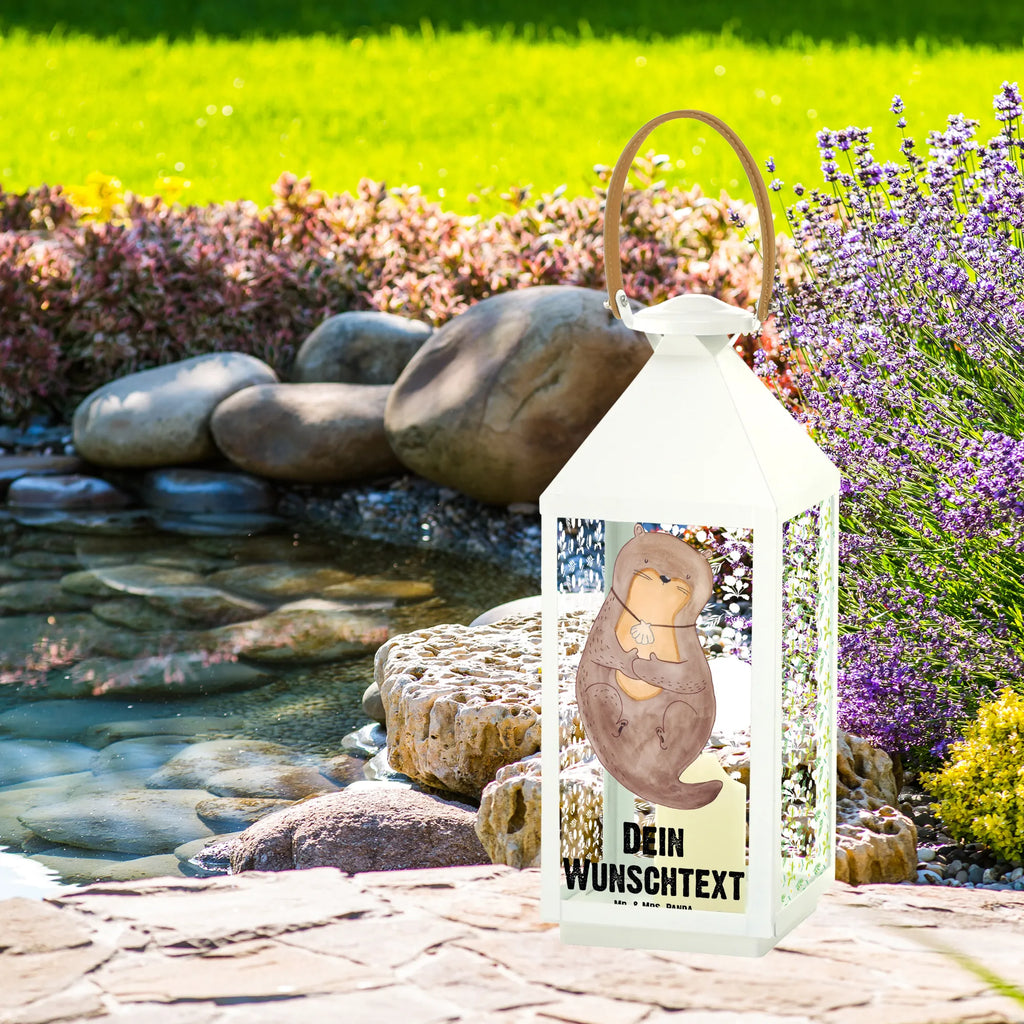 Personalisierte Deko Laterne Otter mit Muschelmedaillon Gartenlampe, Gartenleuchte, Gartendekoration, Gartenlicht, Laterne kleine Laternen, XXL Laternen, Laterne groß, Otter, Fischotter, Seeotter, Otterliebe, grübeln, träumen, Motivation, Tagträumen, Büro