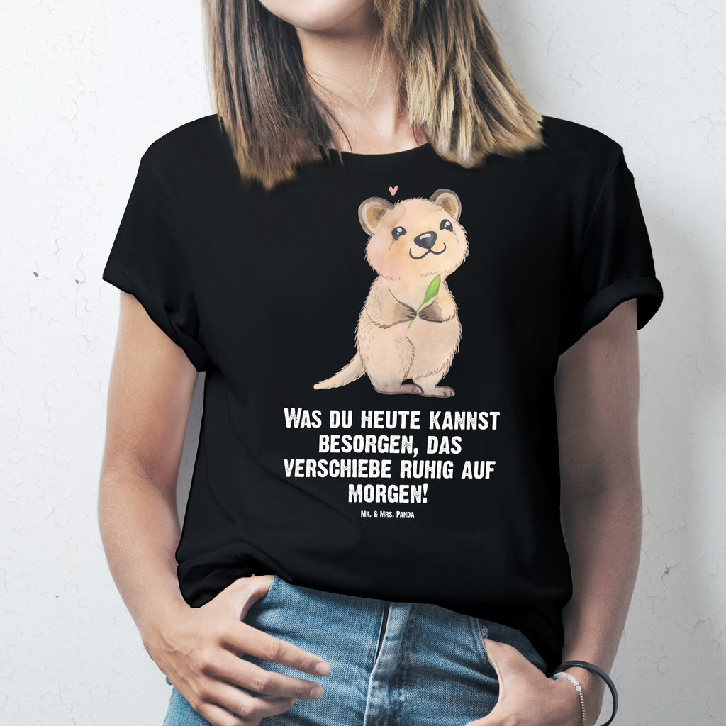 T-Shirt Standard Quokka Happy T-Shirt, Shirt, Tshirt, Lustiges T-Shirt, T-Shirt mit Spruch, Party, Junggesellenabschied, Jubiläum, Geburstag, Herrn, Damen, Männer, Frauen, Schlafshirt, Nachthemd, Sprüche, Tiermotive, Gute Laune, lustige Sprüche, Tiere, Quokka, Verschieben, Aufschieberitis, Lustiger Spruch, Niedliches Tier, Dinge erledigen