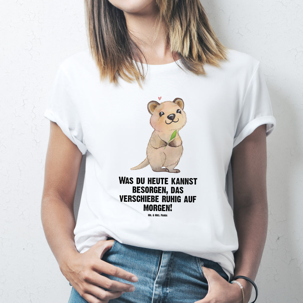 T-Shirt Standard Quokka Happy T-Shirt, Shirt, Tshirt, Lustiges T-Shirt, T-Shirt mit Spruch, Party, Junggesellenabschied, Jubiläum, Geburstag, Herrn, Damen, Männer, Frauen, Schlafshirt, Nachthemd, Sprüche, Tiermotive, Gute Laune, lustige Sprüche, Tiere, Quokka, Verschieben, Aufschieberitis, Lustiger Spruch, Niedliches Tier, Dinge erledigen