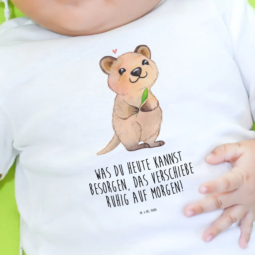 Baby Longsleeve Quokka Happy Mädchen, Jungen, Baby, Langarm, Bio, Kleidung, Tiermotive, Gute Laune, lustige Sprüche, Tiere, Quokka, Verschieben, Aufschieberitis, Lustiger Spruch, Niedliches Tier, Dinge erledigen