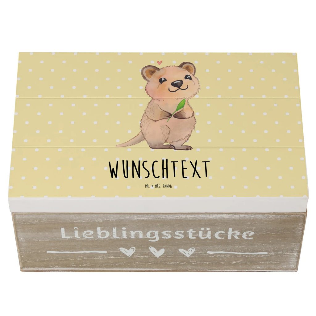 Personalisierte Holzkiste Quokka Happy Holzkiste mit Namen, Kiste mit Namen, Schatzkiste mit Namen, Truhe mit Namen, Schatulle mit Namen, Erinnerungsbox mit Namen, Erinnerungskiste, mit Namen, Dekokiste mit Namen, Aufbewahrungsbox mit Namen, Holzkiste Personalisiert, Kiste Personalisiert, Schatzkiste Personalisiert, Truhe Personalisiert, Schatulle Personalisiert, Erinnerungsbox Personalisiert, Erinnerungskiste Personalisiert, Dekokiste Personalisiert, Aufbewahrungsbox Personalisiert, Geschenkbox personalisiert, GEschenkdose personalisiert, Tiermotive, Gute Laune, lustige Sprüche, Tiere, Quokka, Verschieben, Aufschieberitis, Lustiger Spruch, Niedliches Tier, Dinge erledigen