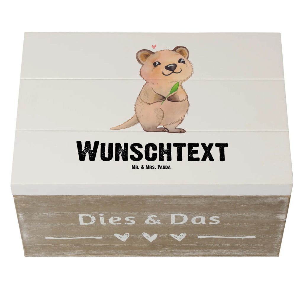 Personalisierte Holzkiste Quokka Happy Holzkiste mit Namen, Kiste mit Namen, Schatzkiste mit Namen, Truhe mit Namen, Schatulle mit Namen, Erinnerungsbox mit Namen, Erinnerungskiste, mit Namen, Dekokiste mit Namen, Aufbewahrungsbox mit Namen, Holzkiste Personalisiert, Kiste Personalisiert, Schatzkiste Personalisiert, Truhe Personalisiert, Schatulle Personalisiert, Erinnerungsbox Personalisiert, Erinnerungskiste Personalisiert, Dekokiste Personalisiert, Aufbewahrungsbox Personalisiert, Geschenkbox personalisiert, GEschenkdose personalisiert, Tiermotive, Gute Laune, lustige Sprüche, Tiere, Quokka, Verschieben, Aufschieberitis, Lustiger Spruch, Niedliches Tier, Dinge erledigen