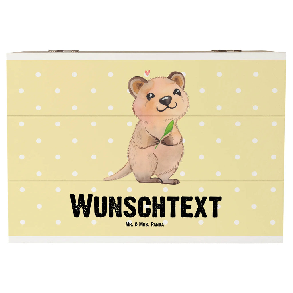 Personalisierte Holzkiste Quokka Happy Holzkiste mit Namen, Kiste mit Namen, Schatzkiste mit Namen, Truhe mit Namen, Schatulle mit Namen, Erinnerungsbox mit Namen, Erinnerungskiste, mit Namen, Dekokiste mit Namen, Aufbewahrungsbox mit Namen, Holzkiste Personalisiert, Kiste Personalisiert, Schatzkiste Personalisiert, Truhe Personalisiert, Schatulle Personalisiert, Erinnerungsbox Personalisiert, Erinnerungskiste Personalisiert, Dekokiste Personalisiert, Aufbewahrungsbox Personalisiert, Geschenkbox personalisiert, GEschenkdose personalisiert, Tiermotive, Gute Laune, lustige Sprüche, Tiere, Quokka, Verschieben, Aufschieberitis, Lustiger Spruch, Niedliches Tier, Dinge erledigen