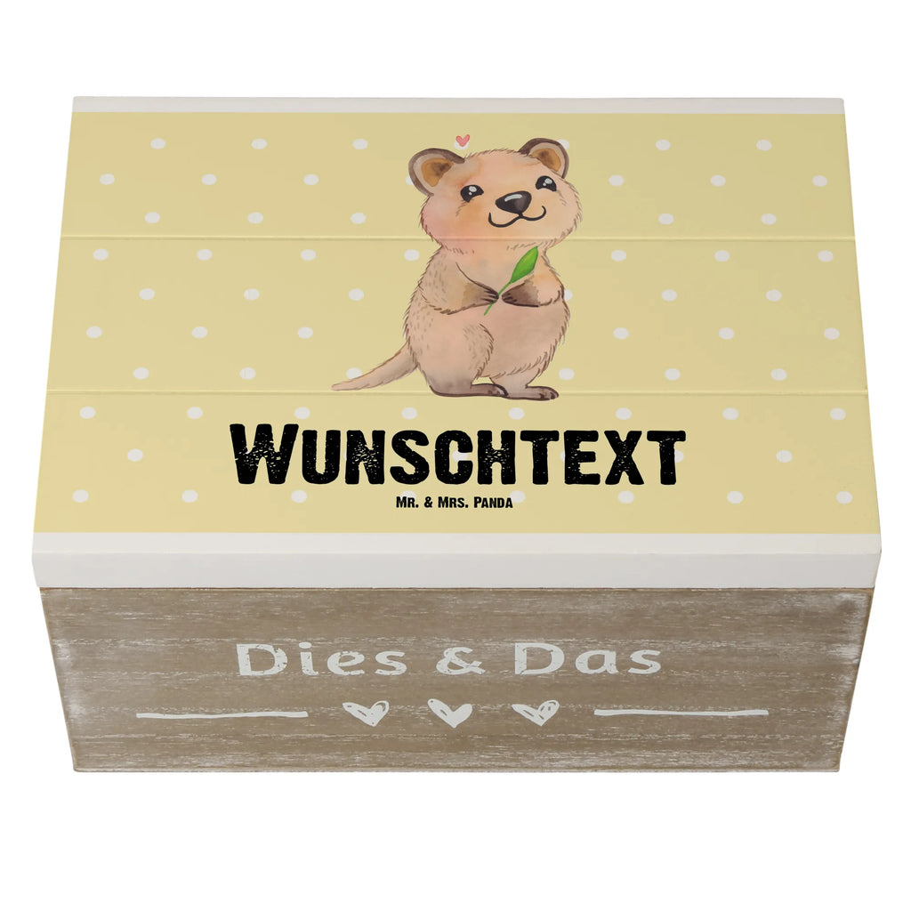 Personalisierte Holzkiste Quokka Happy Holzkiste mit Namen, Kiste mit Namen, Schatzkiste mit Namen, Truhe mit Namen, Schatulle mit Namen, Erinnerungsbox mit Namen, Erinnerungskiste, mit Namen, Dekokiste mit Namen, Aufbewahrungsbox mit Namen, Holzkiste Personalisiert, Kiste Personalisiert, Schatzkiste Personalisiert, Truhe Personalisiert, Schatulle Personalisiert, Erinnerungsbox Personalisiert, Erinnerungskiste Personalisiert, Dekokiste Personalisiert, Aufbewahrungsbox Personalisiert, Geschenkbox personalisiert, GEschenkdose personalisiert, Tiermotive, Gute Laune, lustige Sprüche, Tiere, Quokka, Verschieben, Aufschieberitis, Lustiger Spruch, Niedliches Tier, Dinge erledigen