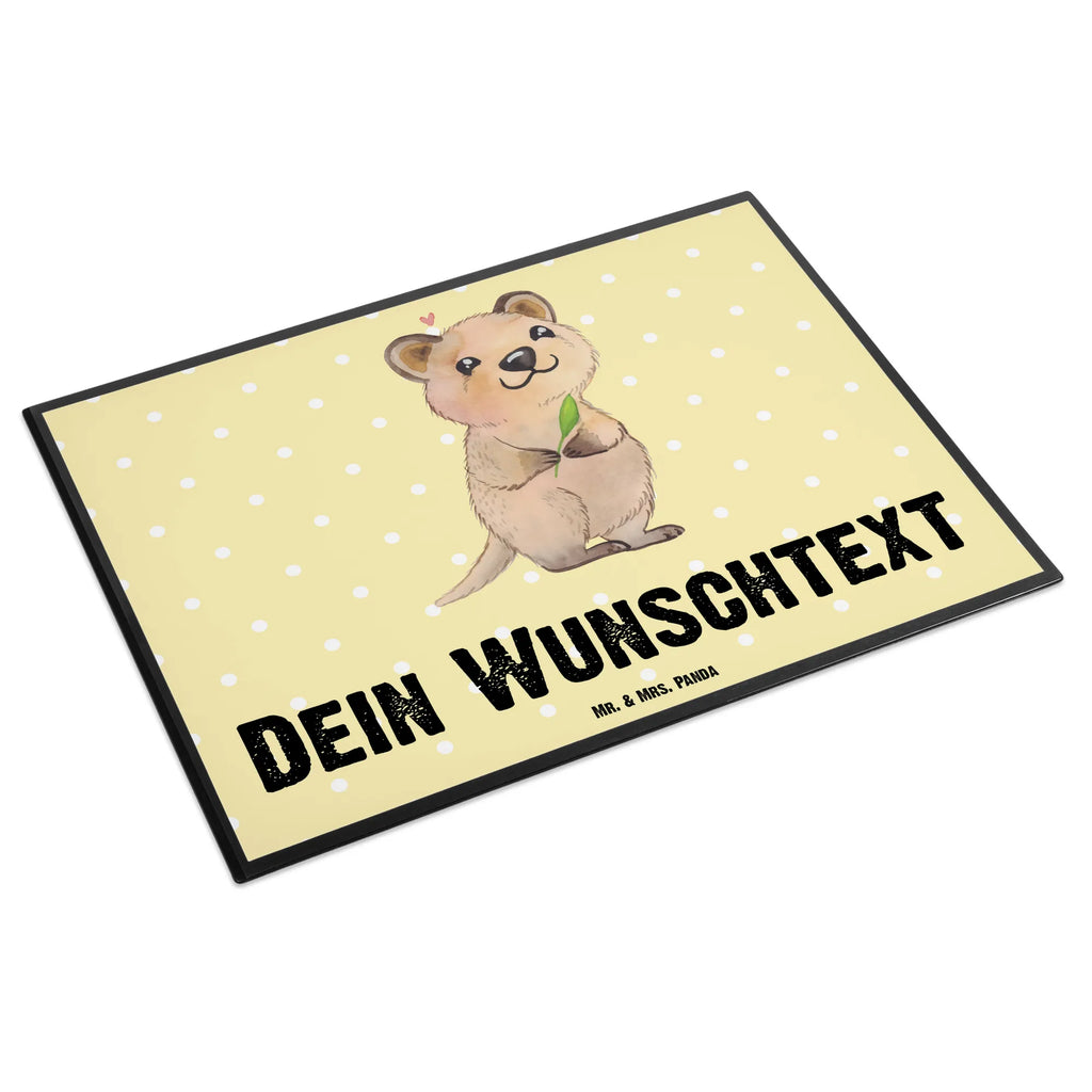 Personalisierte Schreibtischunterlage Quokka Happy Personalisierte Schreibunterlage, Personalisierte Schreibtischauflage, Personalisierte Schreibtisch Unterlagen, Schreibunterlage mit Namen, Schreibtischauflage mit Namen, Schreibtisch Unterlagen mit Namen, Selbst gestalten, Namensaufdruck, Namenspersonalisierung, Tiermotive, Gute Laune, lustige Sprüche, Tiere, Quokka, Verschieben, Aufschieberitis, Lustiger Spruch, Niedliches Tier, Dinge erledigen