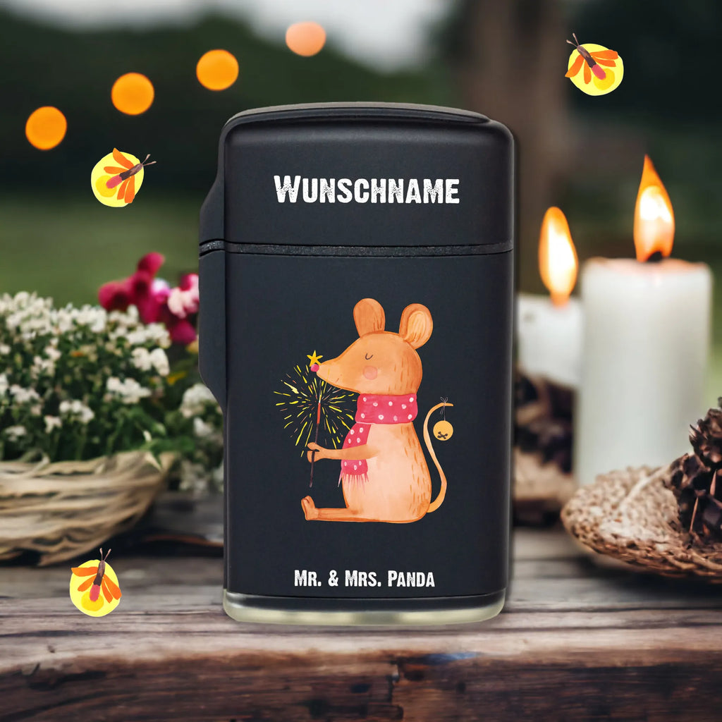 Personalisiertes Feuerzeug Weihnachtsmaus Personalisiertes Feuerzeug, Personalisiertes Gas-Feuerzeug, Personalisiertes Sturmfeuerzeug, Feuerzeug bedrucken, Feuerzeug personalisiert, Feuerzeug personalisieren, Feuerzeug selbst gestalten, Feuerzeug Geschenkidee, Feuerzeug als Geschenk, Geschenk Feuerzeug, Feuerzeug Geschenk, Feuerzeug mit Name, Feuerzeug mit Namen, Besonderes Feuerzeug, Winter, Weihnachten, Weihnachtsdeko, Nikolaus, Advent, Heiligabend, Wintermotiv, Frohe Weihnachten, Weihnachtsgruß, Weihnachtsmotiv, Maus, Mäuschen, Weihnachtswunder