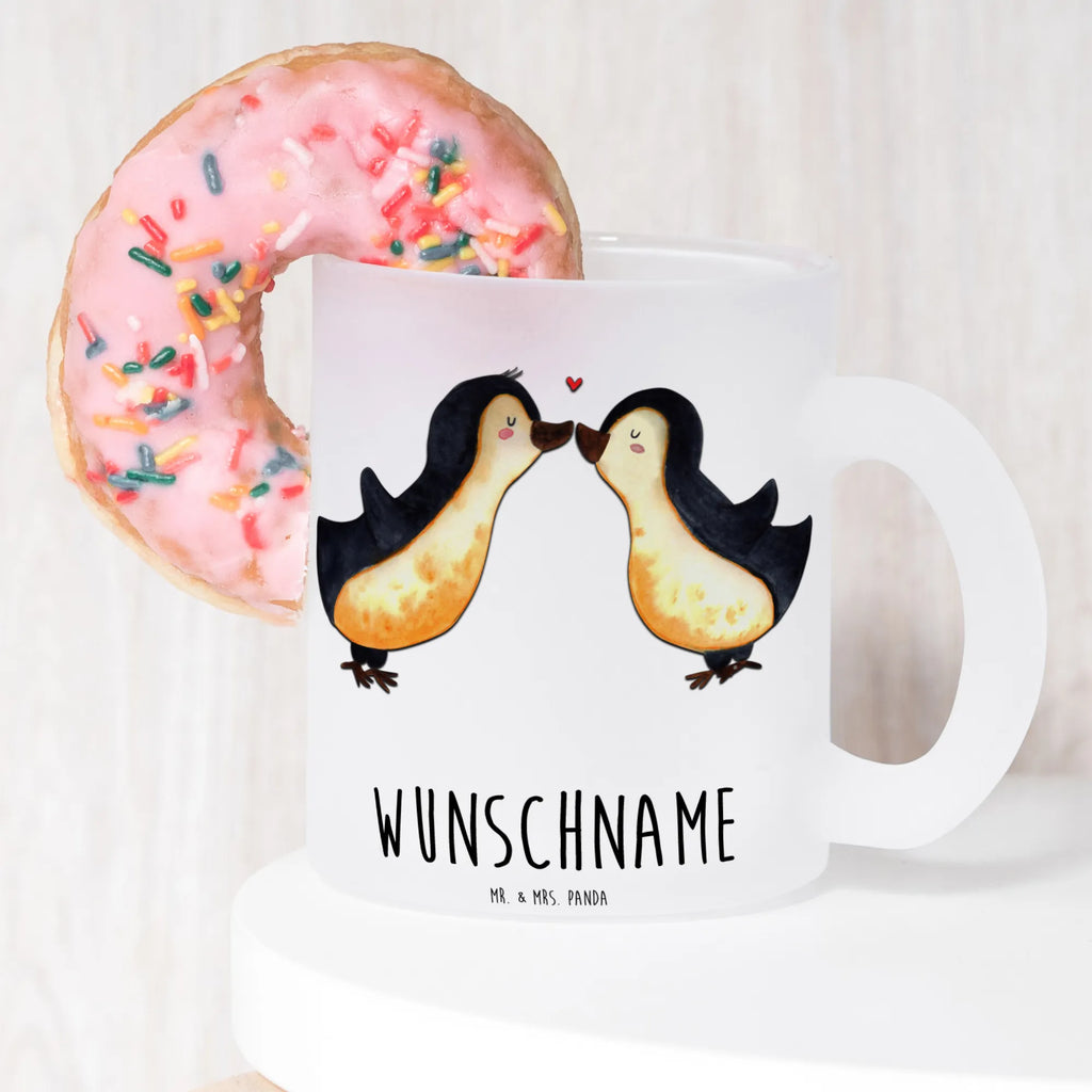 Personalisierte Teetasse Pinguin Liebe Personalisierte Teetasse, Personalisiertes Teeglas, Personalisierter Teebecher, Personalisierte Glas Teetasse, Personalisierte Teetasse aus Glas, Teetasse mit Namen, Teeglas mit Namen, Teebecher mit Namen, Glas Teetasse mit Namen, Teetasse aus Glas mit Namen, Teetasse Wunschname, Teetasse selbst gestalten., Liebe, Partner, Freund, Freundin, Ehemann, Ehefrau, Heiraten, Verlobung, Heiratsantrag, Liebesgeschenk, Jahrestag, Hocheitstag, Pinguin, Pinguine, Pinguin Paar, Pinguinpaar, Pinguin Liebe, Paar, Pärchen. Liebespaar, Liebesbeweis, Liebesspruch, Hochzeitstag, Geschenk Freund, Geschenk Freundin, Verlobte, Verlobter, Love, Geschenk Hochzeitstag, Geschenkidee, Hochzeit, Gastgeschenk