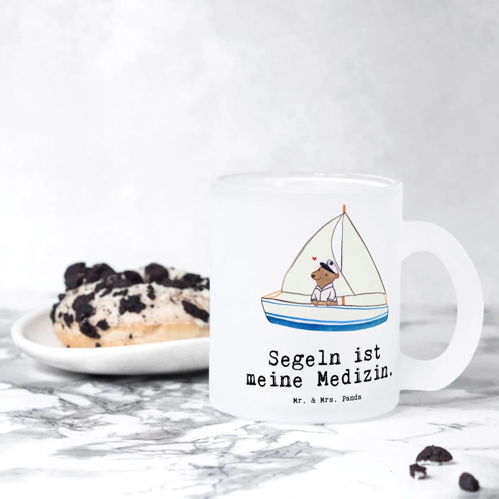 Teetasse Bär Segeln Teetasse, Teeglas, Teebecher, Tasse mit Henkel, Tasse, Glas Teetasse, Teetasse aus Glas, Geschenk, Sport, Sportart, Hobby, Schenken, Danke, Dankeschön, Auszeichnung, Gewinn, Sportler, segeln, Segeltörn, Segelboot, Segelschule, Yachtclub