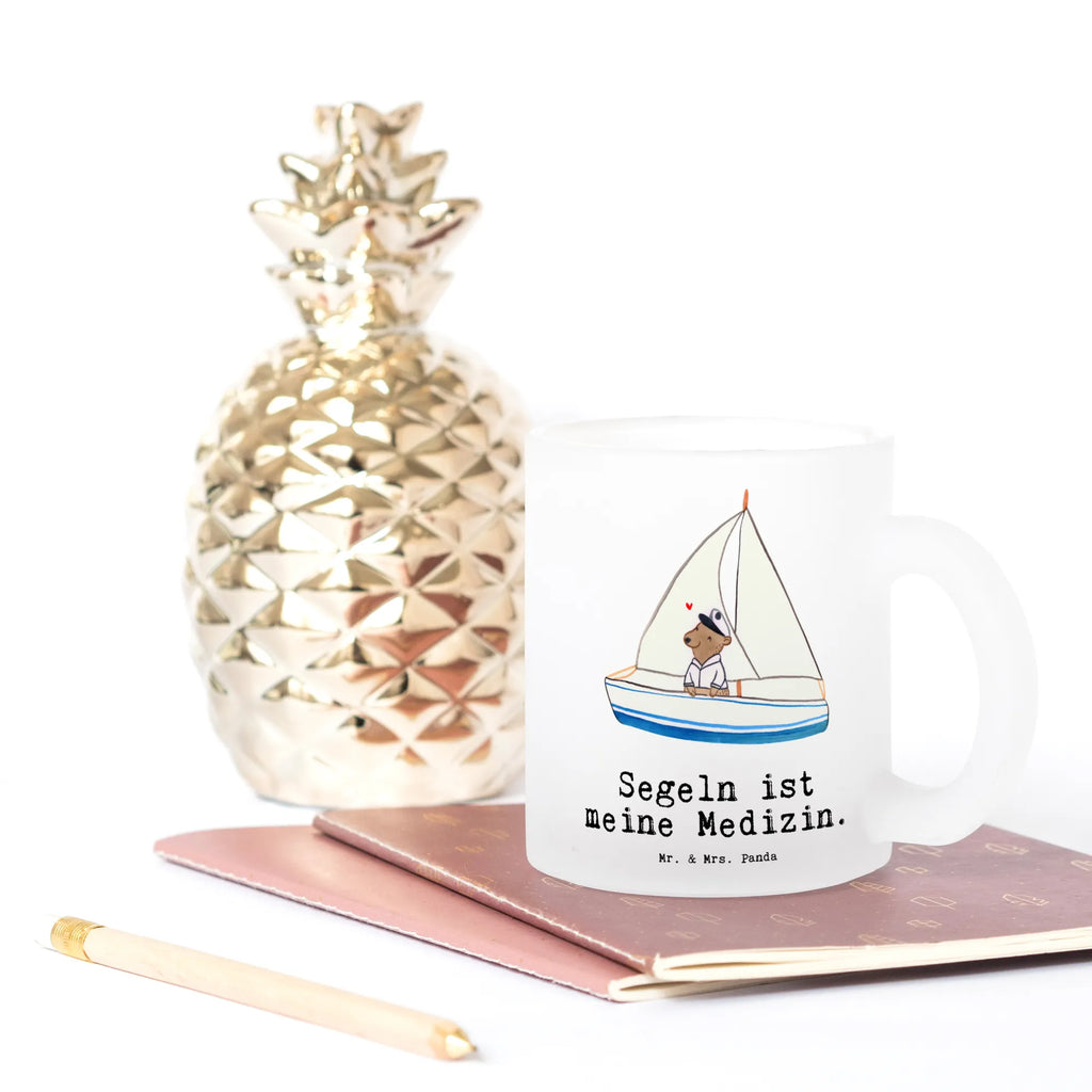 Teetasse Bär Segeln Teetasse, Teeglas, Teebecher, Tasse mit Henkel, Tasse, Glas Teetasse, Teetasse aus Glas, Geschenk, Sport, Sportart, Hobby, Schenken, Danke, Dankeschön, Auszeichnung, Gewinn, Sportler, segeln, Segeltörn, Segelboot, Segelschule, Yachtclub