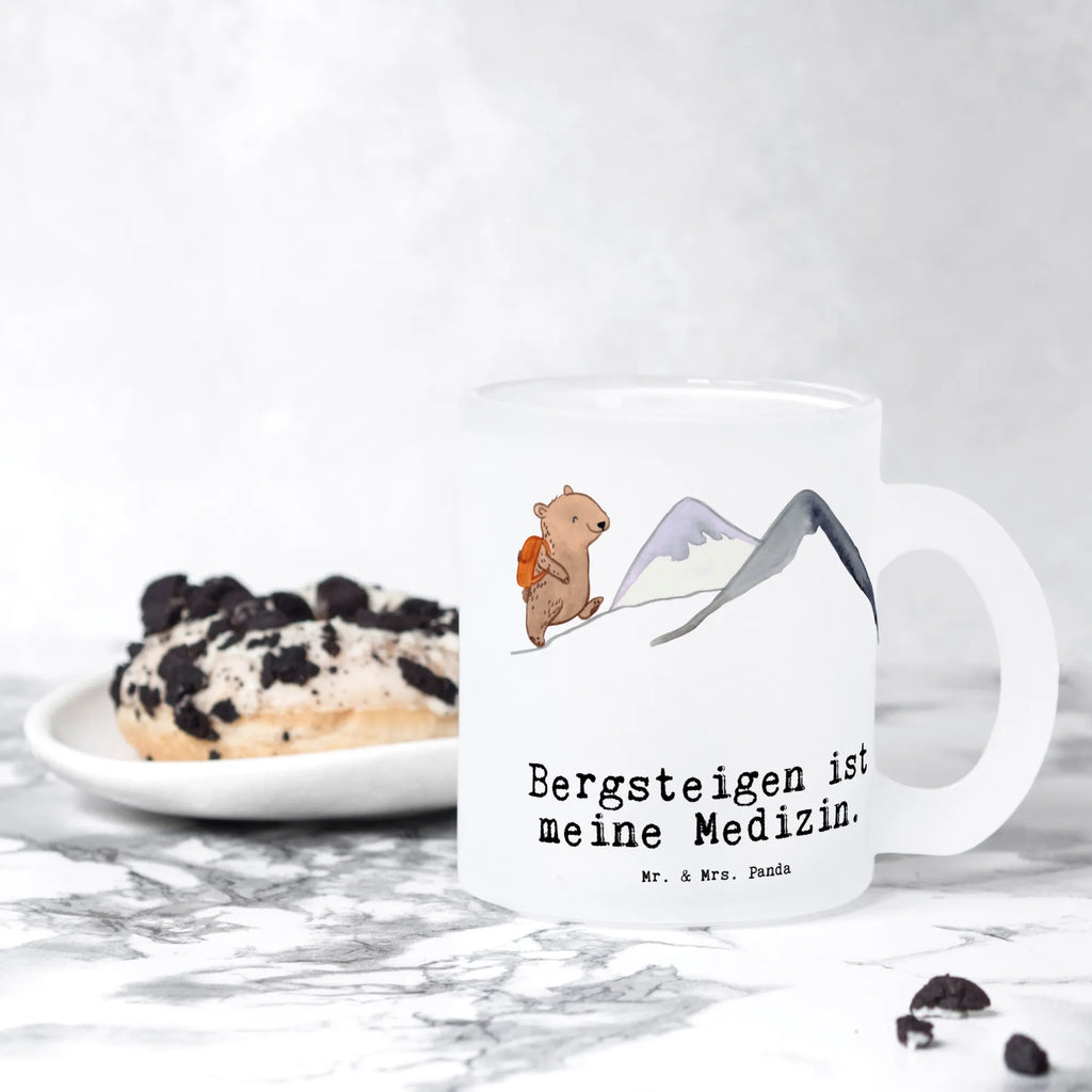 Teetasse Bär Bergsteigen Teetasse, Teeglas, Teebecher, Tasse mit Henkel, Tasse, Glas Teetasse, Teetasse aus Glas, Geschenk, Sport, Sportart, Hobby, Schenken, Danke, Dankeschön, Auszeichnung, Gewinn, Sportler, Bergsteigen, wandern, Bergsport, Trekking, Alpinismus, Alpinwandern