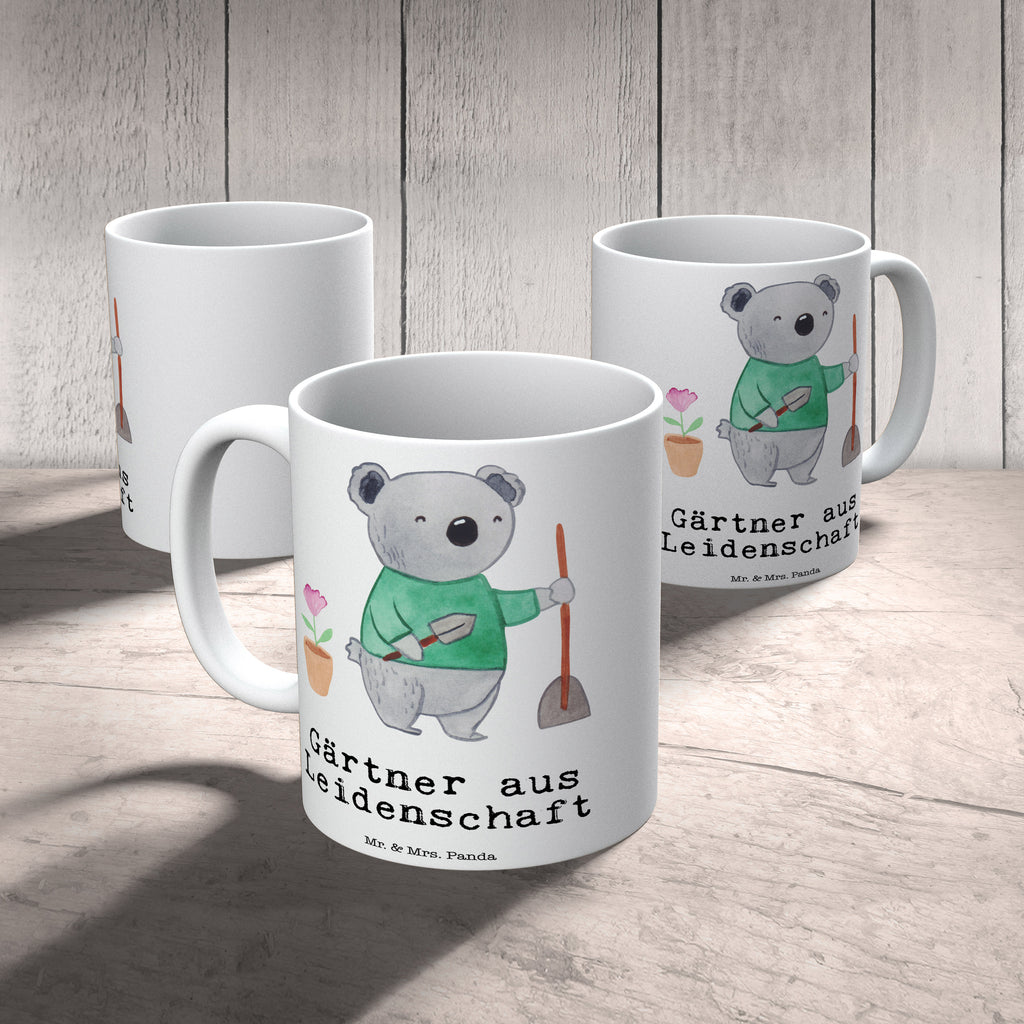 Tasse Gärtner aus Leidenschaft Tasse, Kaffeetasse, Teetasse, Becher, Kaffeebecher, Teebecher, Keramiktasse, Porzellantasse, Büro Tasse, Geschenk Tasse, Tasse Sprüche, Tasse Motive, Kaffeetassen, Tasse bedrucken, Designer Tasse, Cappuccino Tassen, Schöne Teetassen, Beruf, Ausbildung, Jubiläum, Abschied, Rente, Kollege, Kollegin, Geschenk, Schenken, Arbeitskollege, Mitarbeiter, Firma, Danke, Dankeschön, Gärtner, Gartenplaner, Gärtnerei, Gartenbau, Hobbygärtner, Garten- und Landschaftsbauer