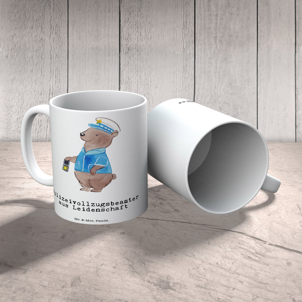 Tasse Polizeivollzugsbeamter aus Leidenschaft Tasse, Kaffeetasse, Teetasse, Becher, Kaffeebecher, Teebecher, Keramiktasse, Porzellantasse, Büro Tasse, Geschenk Tasse, Tasse Sprüche, Tasse Motive, Kaffeetassen, Tasse bedrucken, Designer Tasse, Cappuccino Tassen, Schöne Teetassen, Beruf, Ausbildung, Jubiläum, Abschied, Rente, Kollege, Kollegin, Geschenk, Schenken, Arbeitskollege, Mitarbeiter, Firma, Danke, Dankeschön, Polizeivollzugsbeamter, Polizist, Polizei