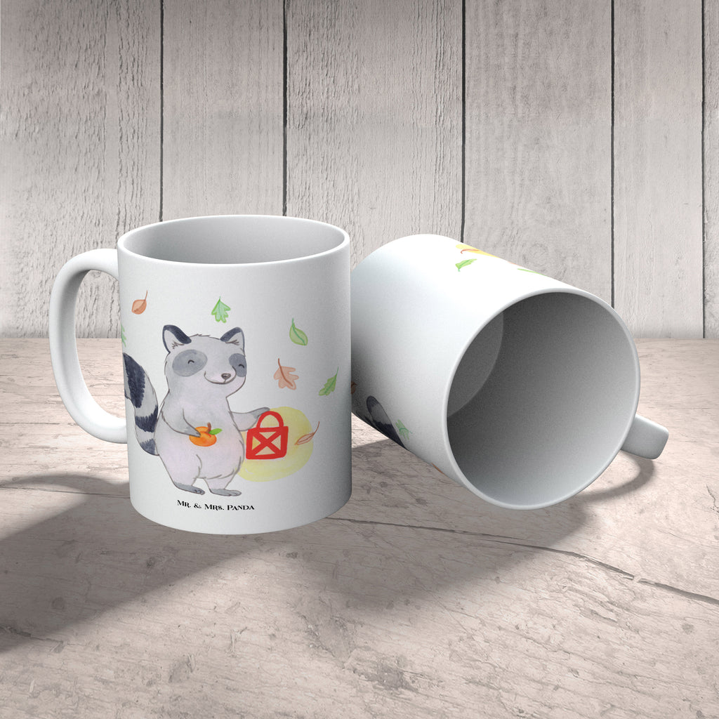 Tasse Waschbär Laterne Tasse, Kaffeetasse, Teetasse, Becher, Kaffeebecher, Teebecher, Keramiktasse, Porzellantasse, Büro Tasse, Geschenk Tasse, Tasse Sprüche, Tasse Motive, Kaffeetassen, Tasse bedrucken, Designer Tasse, Cappuccino Tassen, Schöne Teetassen, Halloween, Deko, Martinssingen, Dekoration, Geschenke, Schenken, Halloween Deko, Trick or Treat, Süßes sonst gibt's saures, Waschbär, Laterne, Herbst