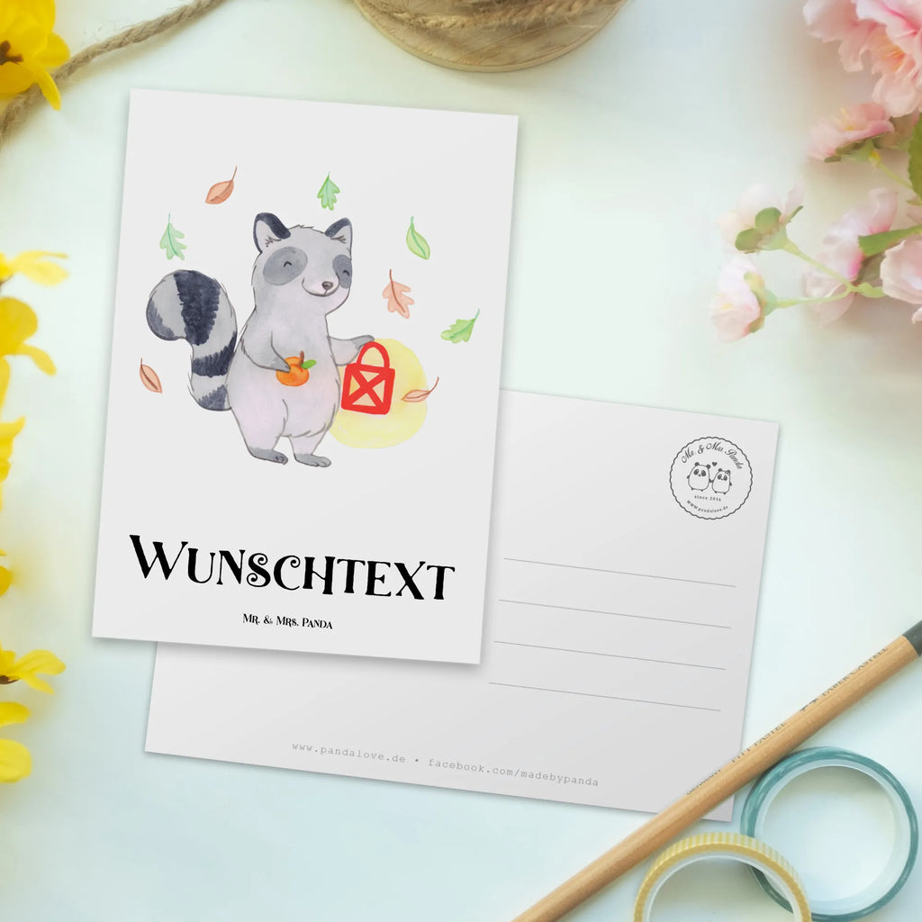 Personalisierte Postkarte Waschbär Laterne Postkarte mit Namen, Postkarte bedrucken, Postkarte mit Wunschtext, Postkarte personalisierbar, Geschenkkarte mit Namen, Grußkarte mit Namen, Karte mit Namen, Einladung mit Namen, Ansichtskarte mit Namen, Geschenkkarte mit Wunschtext, Grußkarte mit Wunschtext, Karte mit Wunschtext, Einladung mit Wunschtext, Ansichtskarte mit Wunschtext, Halloween, Deko, Martinssingen, Dekoration, Geschenke, Schenken, Halloween Deko, Trick or Treat, Süßes sonst gibt's saures, Waschbär, Laterne, Herbst