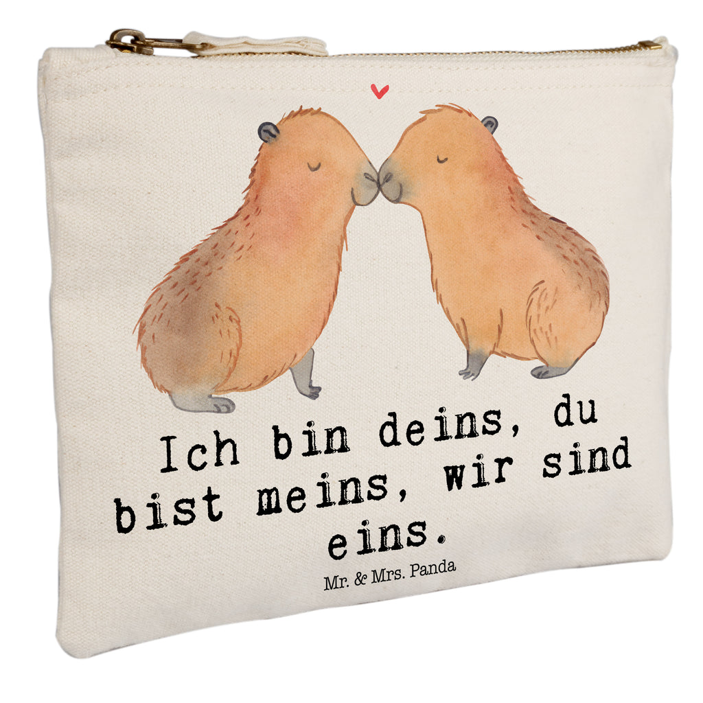 Schminktasche Capybara Liebe Schminktasche, Kosmetiktasche, Kosmetikbeutel, Stiftemäppchen, Etui, Federmappe, Makeup, XXL, Schminketui, Kosmetiketui, Schlamperetui, Tiermotive, Gute Laune, lustige Sprüche, Tiere, Capybara, Liebe, verliebt, Paar, Jahrestag, Kuschel Capybaras, Tierliebe, Romantisches Geschenk, Handgezeichnet, Verschmolzen, Geschenkidee, Beziehung, Partnertiere, Ich bin deins, Du bist meins, Liebesspruch, Herzlich, Valentinstag, Ehejubiläum, Liebesbeweis