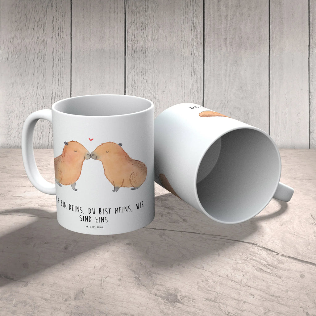 Kindertasse Capybara Liebe Kindertasse, Kinder Tasse, Kunststoff Tasse, Kindergarten Tasse, Trinkbecher, Camping Becher, Kaffeetasse, Kunststoffbecher, Kindergartenbecher, Outdoorgeschirr, Kunststoffgeschirr, Reisebecher, Reisetasse, Kinderbecher, Bruchfeste Tasse, Bruchsichere Tasse, Plastik Tasse, Plastiktasse, Tiermotive, Gute Laune, lustige Sprüche, Tiere, Capybara, Liebe, verliebt, Paar, Jahrestag, Kuschel Capybaras, Tierliebe, Romantisches Geschenk, Handgezeichnet, Verschmolzen, Geschenkidee, Beziehung, Partnertiere, Ich bin deins, Du bist meins, Liebesspruch, Herzlich, Valentinstag, Ehejubiläum, Liebesbeweis