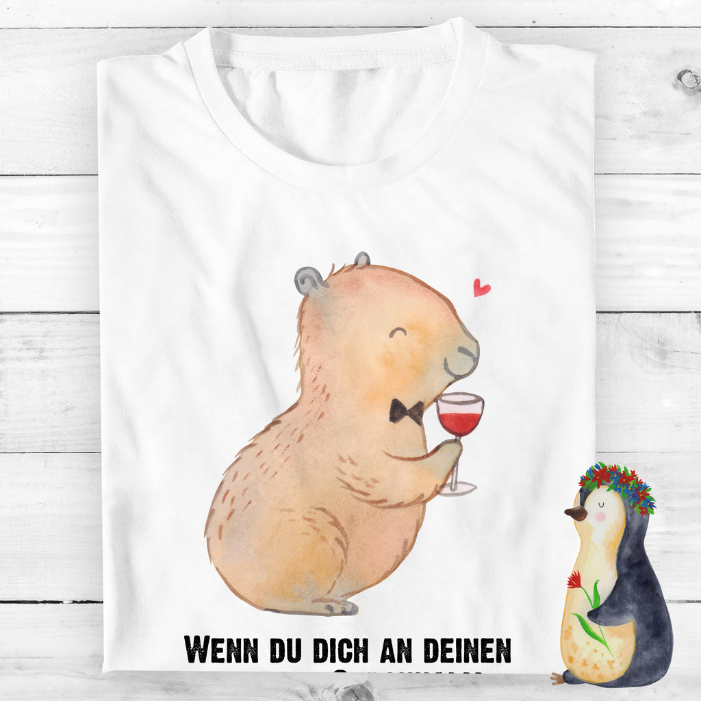 T-Shirt Standard Capybara Wein T-Shirt, Shirt, Tshirt, Lustiges T-Shirt, T-Shirt mit Spruch, Party, Junggesellenabschied, Jubiläum, Geburstag, Herrn, Damen, Männer, Frauen, Schlafshirt, Nachthemd, Sprüche, Tiermotive, Gute Laune, lustige Sprüche, Tiere, Capybara Weinflasche, Weinliebhaber Geschenk, Capybara Zeichnung, Adrette Tiere, Panda Handzeichnung, Weintrinkendes Nagetier, Capybara Kunstwerk, Geschenk für Weinkenner, Stilvolles Capybara, Heiterer Capybara, Liebe zum Wein Spruch, Wein Spaßbild, Handgezeichnetes Capybara