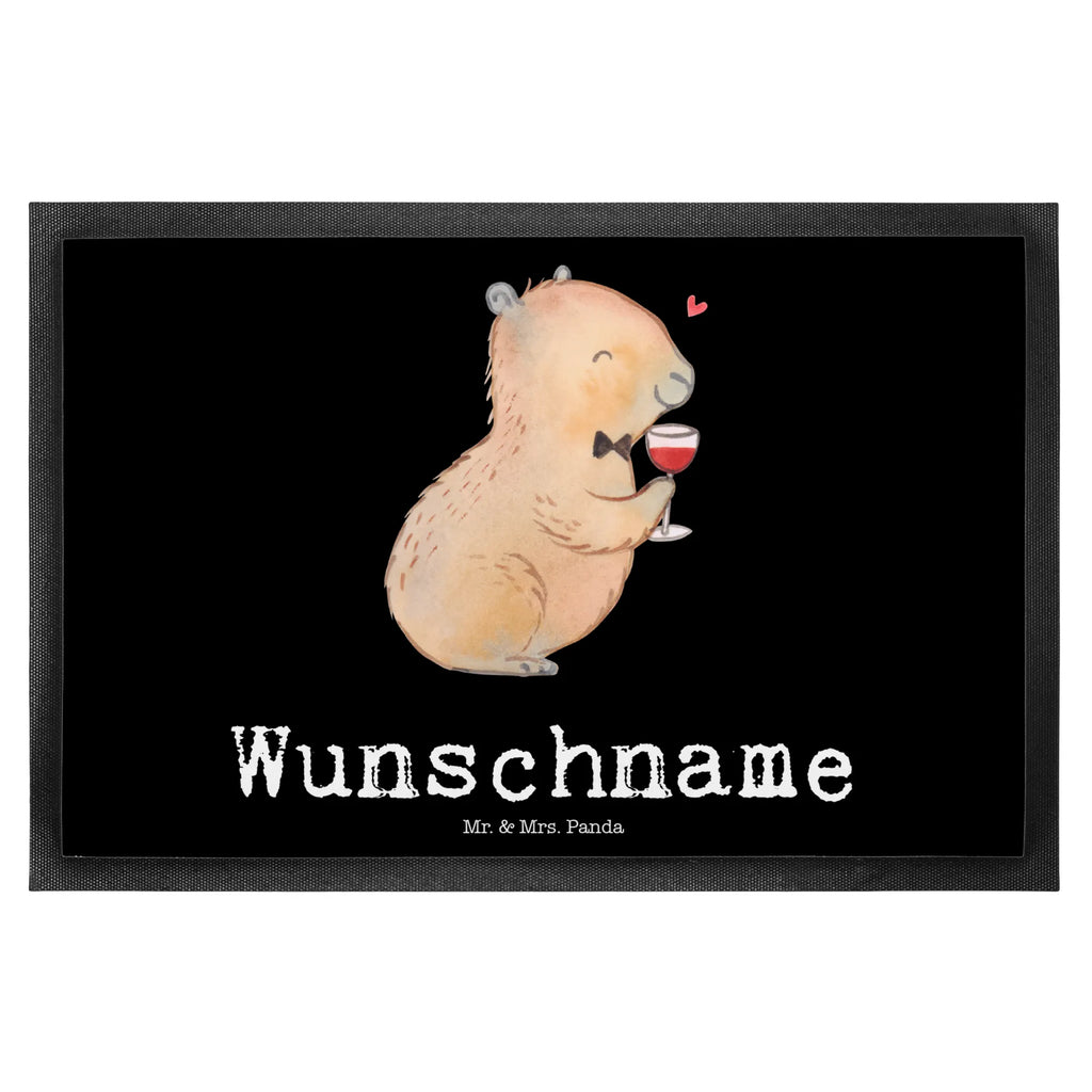 Personalisierte Fußmatte Capybara Wein Personalisierte Fußmatte, Fußmatte mit Namen, Personalisieruung, Personalisiert, Fußmatte bedrucken, Türvorleger mit Namen, Haustürmatte personalisiert, Namensfussmatte, Wunschnamen, Bedrucken, Türvorleger personalisiert, Tiermotive, Gute Laune, lustige Sprüche, Tiere, Capybara Weinflasche, Weinliebhaber Geschenk, Capybara Zeichnung, Adrette Tiere, Panda Handzeichnung, Weintrinkendes Nagetier, Capybara Kunstwerk, Geschenk für Weinkenner, Stilvolles Capybara, Heiterer Capybara, Liebe zum Wein Spruch, Wein Spaßbild, Handgezeichnetes Capybara