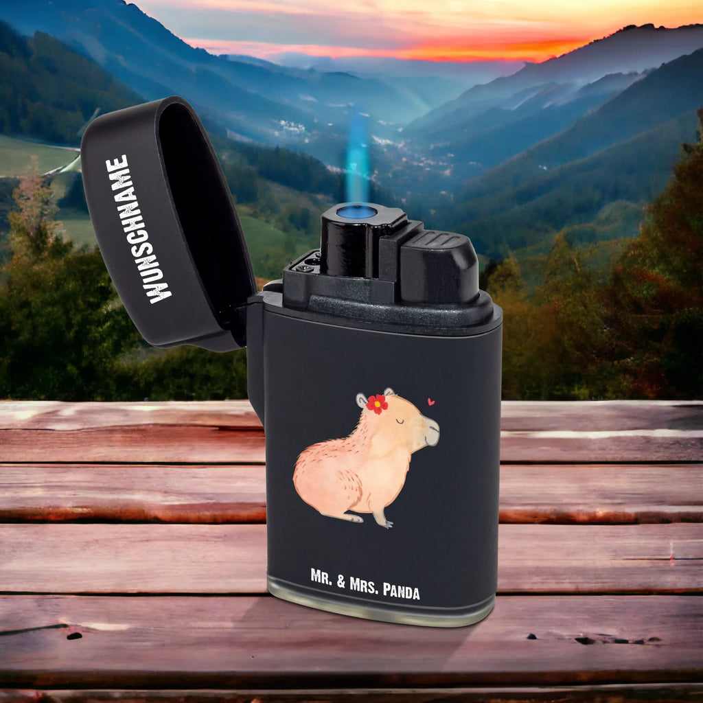 Personalisiertes Feuerzeug Capybara Blume Personalisiertes Feuerzeug, Personalisiertes Gas-Feuerzeug, Personalisiertes Sturmfeuerzeug, Feuerzeug bedrucken, Feuerzeug personalisiert, Feuerzeug personalisieren, Feuerzeug selbst gestalten, Feuerzeug Geschenkidee, Feuerzeug als Geschenk, Geschenk Feuerzeug, Feuerzeug Geschenk, Feuerzeug mit Name, Feuerzeug mit Namen, Besonderes Feuerzeug, Tiermotive, Gute Laune, lustige Sprüche, Tiere, Capybara