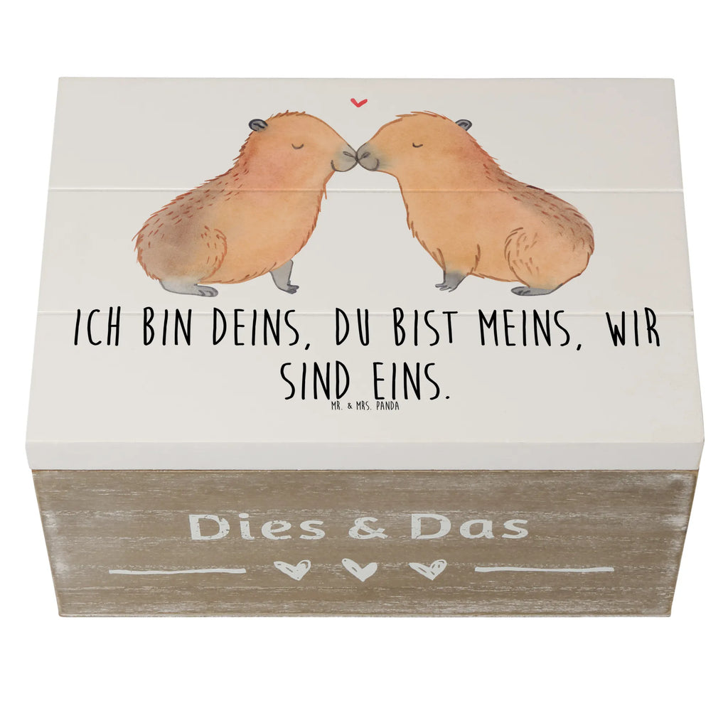 Holzkiste Capybara Liebe Holzkiste, Kiste, Schatzkiste, Truhe, Schatulle, XXL, Erinnerungsbox, Erinnerungskiste, Dekokiste, Aufbewahrungsbox, Geschenkbox, Geschenkdose, Tiermotive, Gute Laune, lustige Sprüche, Tiere, Capybara, Liebe, verliebt, Paar, Jahrestag, Kuschel Capybaras, Tierliebe, Romantisches Geschenk, Handgezeichnet, Verschmolzen, Geschenkidee, Beziehung, Partnertiere, Ich bin deins, Du bist meins, Liebesspruch, Herzlich, Valentinstag, Ehejubiläum, Liebesbeweis