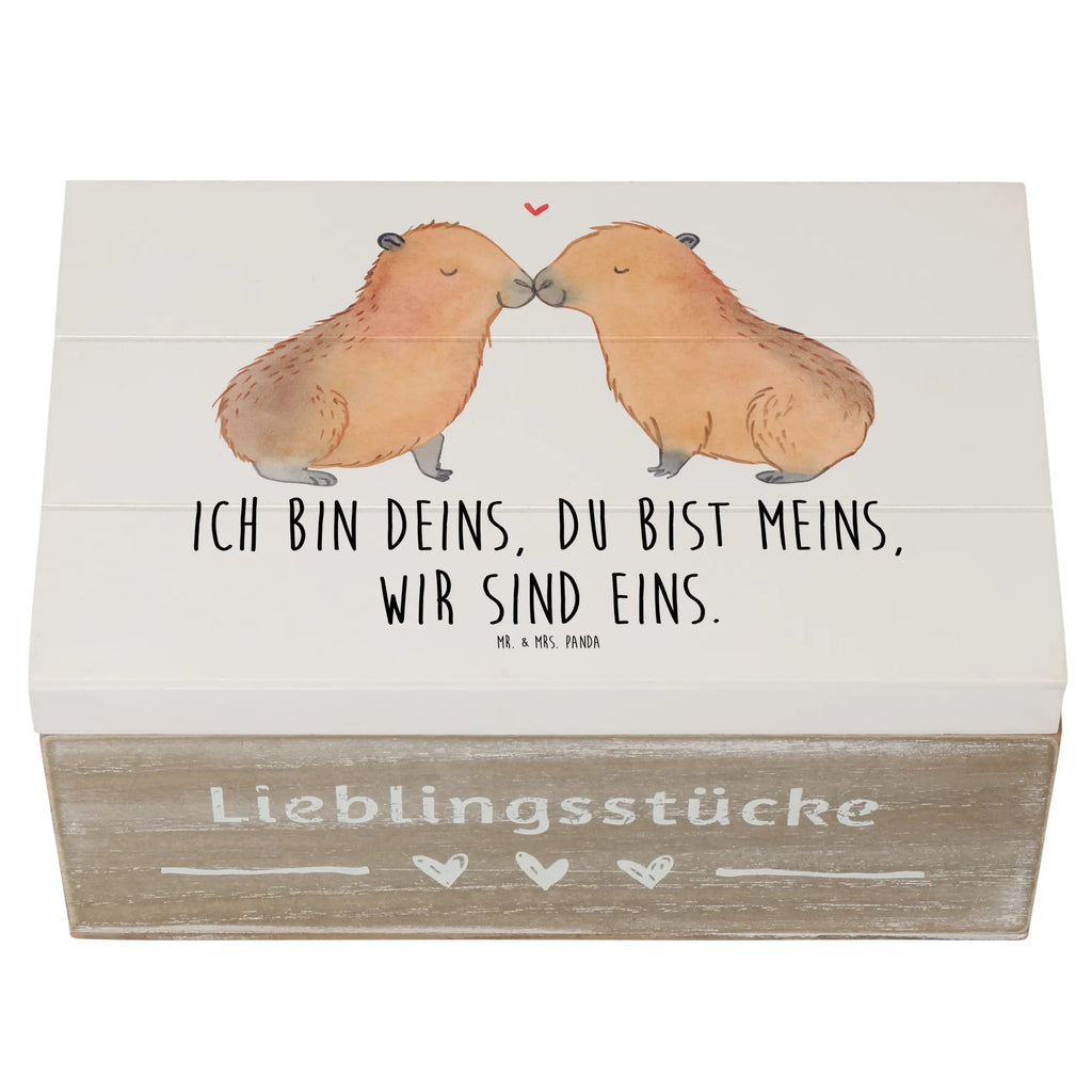 Holzkiste Capybara Liebe Holzkiste, Kiste, Schatzkiste, Truhe, Schatulle, XXL, Erinnerungsbox, Erinnerungskiste, Dekokiste, Aufbewahrungsbox, Geschenkbox, Geschenkdose, Tiermotive, Gute Laune, lustige Sprüche, Tiere, Capybara, Liebe, verliebt, Paar, Jahrestag, Kuschel Capybaras, Tierliebe, Romantisches Geschenk, Handgezeichnet, Verschmolzen, Geschenkidee, Beziehung, Partnertiere, Ich bin deins, Du bist meins, Liebesspruch, Herzlich, Valentinstag, Ehejubiläum, Liebesbeweis