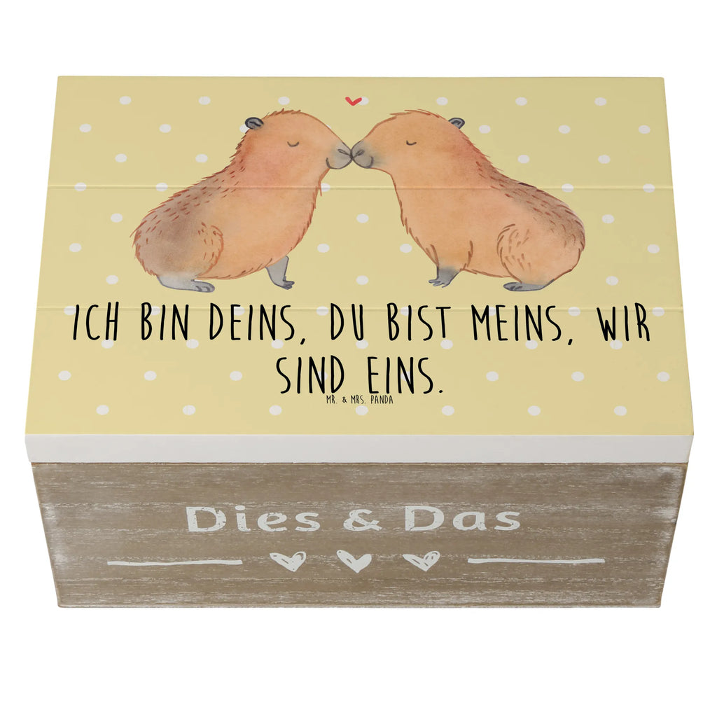 Holzkiste Capybara Liebe Holzkiste, Kiste, Schatzkiste, Truhe, Schatulle, XXL, Erinnerungsbox, Erinnerungskiste, Dekokiste, Aufbewahrungsbox, Geschenkbox, Geschenkdose, Tiermotive, Gute Laune, lustige Sprüche, Tiere, Capybara, Liebe, verliebt, Paar, Jahrestag, Kuschel Capybaras, Tierliebe, Romantisches Geschenk, Handgezeichnet, Verschmolzen, Geschenkidee, Beziehung, Partnertiere, Ich bin deins, Du bist meins, Liebesspruch, Herzlich, Valentinstag, Ehejubiläum, Liebesbeweis