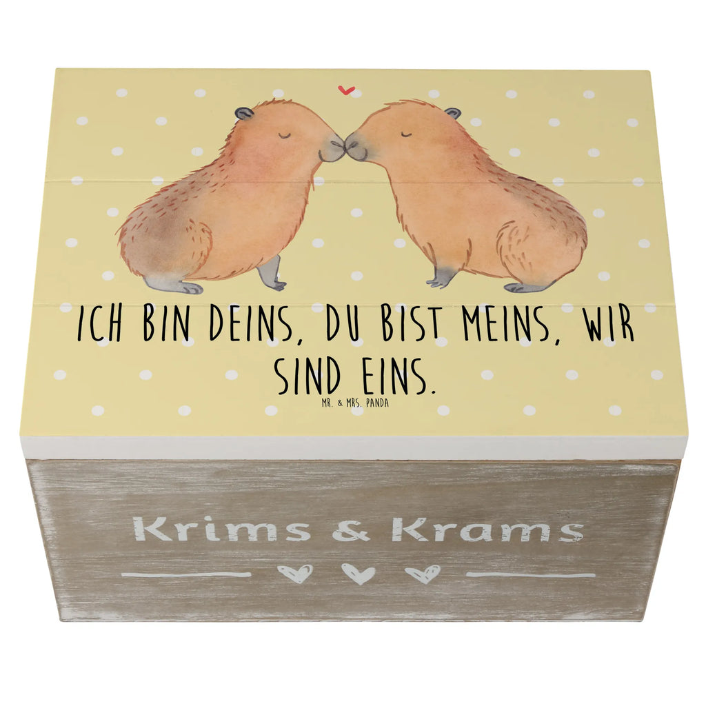 Holzkiste Capybara Liebe Holzkiste, Kiste, Schatzkiste, Truhe, Schatulle, XXL, Erinnerungsbox, Erinnerungskiste, Dekokiste, Aufbewahrungsbox, Geschenkbox, Geschenkdose, Tiermotive, Gute Laune, lustige Sprüche, Tiere, Capybara, Liebe, verliebt, Paar, Jahrestag, Kuschel Capybaras, Tierliebe, Romantisches Geschenk, Handgezeichnet, Verschmolzen, Geschenkidee, Beziehung, Partnertiere, Ich bin deins, Du bist meins, Liebesspruch, Herzlich, Valentinstag, Ehejubiläum, Liebesbeweis