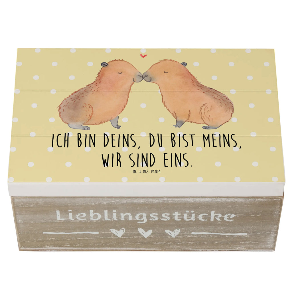 Holzkiste Capybara Liebe Holzkiste, Kiste, Schatzkiste, Truhe, Schatulle, XXL, Erinnerungsbox, Erinnerungskiste, Dekokiste, Aufbewahrungsbox, Geschenkbox, Geschenkdose, Tiermotive, Gute Laune, lustige Sprüche, Tiere, Capybara, Liebe, verliebt, Paar, Jahrestag, Kuschel Capybaras, Tierliebe, Romantisches Geschenk, Handgezeichnet, Verschmolzen, Geschenkidee, Beziehung, Partnertiere, Ich bin deins, Du bist meins, Liebesspruch, Herzlich, Valentinstag, Ehejubiläum, Liebesbeweis