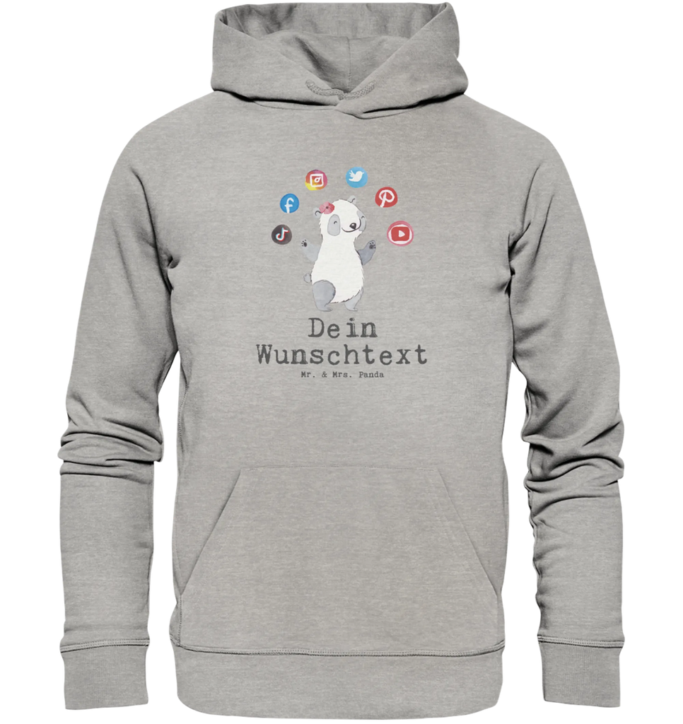 Personalisierter Hoodie Social Media Managerin mit Herz Personalisierter Hoodie, Namens-Hoodie, Wunschtext-Hoodie, Text-Hoodie, Hoodie mit Spruch, Hoodie mit Logo, Hoodie mit Bild, Hoodie mit Foto, Hoodie mit Design, Hoodie mit Aufdruck, Kapuzenpullover mit Wunschtext, Kapuzenpullover mit Wunschname, Kapuzenpullover mit Namen, Kapuzenpullover personalisiert, Unisex Hoodie personalisiert, Hoodie Männer personalisiert, Hoodie Frauen personalisiert, Kapuzenpullover Männer personalisiert, Kapuzenpullover Frauen personalisiert, Oberteil personalisiert, Beruf, Ausbildung, Jubiläum, Abschied, Rente, Kollege, Kollegin, Geschenk, Schenken, Arbeitskollege, Mitarbeiter, Firma, Danke, Dankeschön