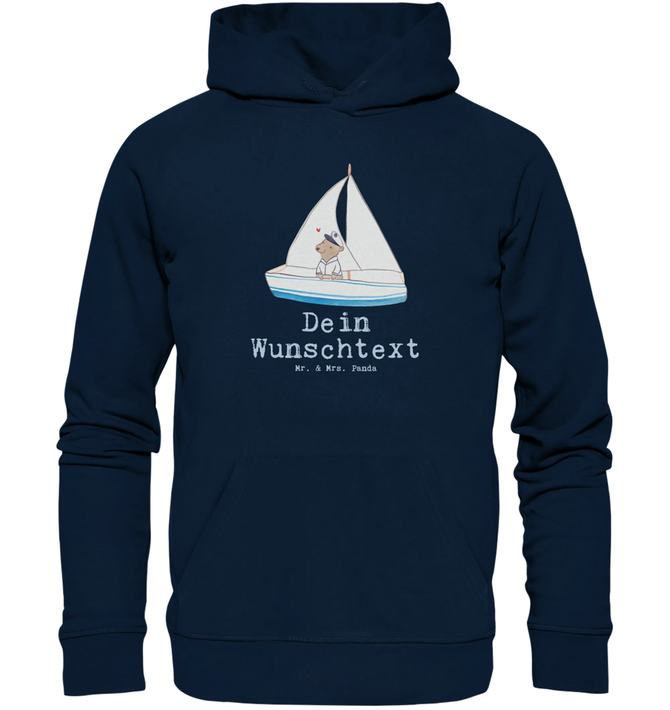 Personalisierter Hoodie Bär Segeln Personalisierter Hoodie, Namens-Hoodie, Wunschtext-Hoodie, Text-Hoodie, Hoodie mit Spruch, Hoodie mit Logo, Hoodie mit Bild, Hoodie mit Foto, Hoodie mit Design, Hoodie mit Aufdruck, Kapuzenpullover mit Wunschtext, Kapuzenpullover mit Wunschname, Kapuzenpullover mit Namen, Kapuzenpullover personalisiert, Unisex Hoodie personalisiert, Hoodie Männer personalisiert, Hoodie Frauen personalisiert, Kapuzenpullover Männer personalisiert, Kapuzenpullover Frauen personalisiert, Oberteil personalisiert, Geschenk, Sport, Sportart, Hobby, Schenken, Danke, Dankeschön, Auszeichnung, Gewinn, Sportler, segeln, Segeltörn, Segelboot, Segelschule, Yachtclub