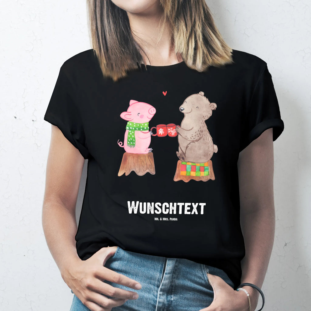 Personalisiertes T-Shirt Glühschwein Sause T-Shirt Personalisiert, T-Shirt mit Namen, T-Shirt mit Aufruck, Männer, Frauen, Winter, Weihnachten, Weihnachtsdeko, Nikolaus, Advent, Heiligabend, Wintermotiv, Prost, Alles Gute, Weihnachtszeit, Schwein, Bär