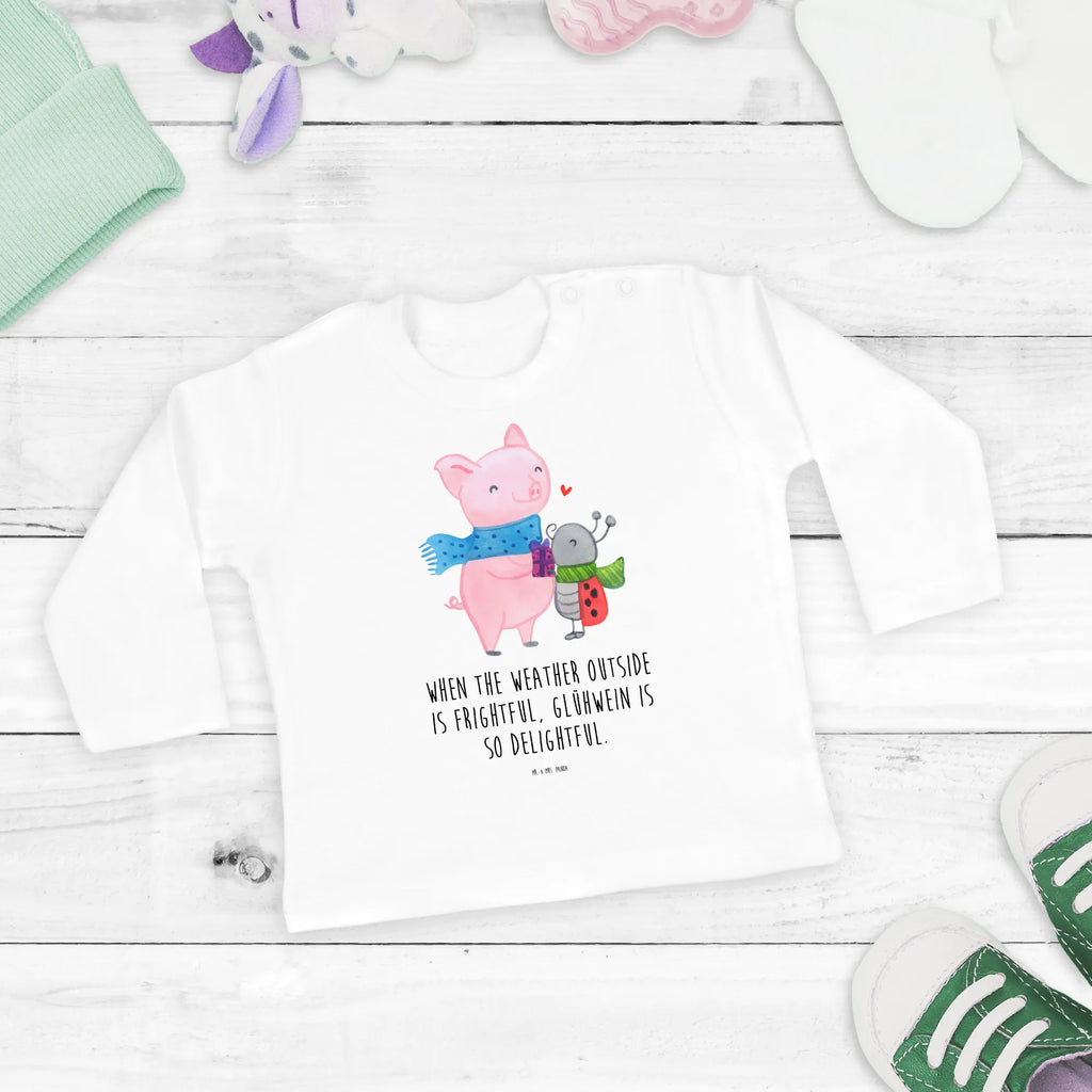 Baby Longsleeve Glühschwein Smörle Mädchen, Jungen, Baby, Langarm, Bio, Kleidung, Winter, Weihnachten, Weihnachtsdeko, Nikolaus, Advent, Heiligabend, Wintermotiv, Handgezeichnetes Glühschwein, Kreatives Glühschwein Design, Winterlicher Glühwein Spruch, Glühwein Liebhaber Geschenk, Herzliches Marienkäfer Motiv, Marienkäfer in Winterkleidung, Glühwein ist köstlich Spruch, Smörle der stolze Marienkäfer, Süßer Marienkäfer gibt Geschenk, Romantische Geschenkidee Glühwein