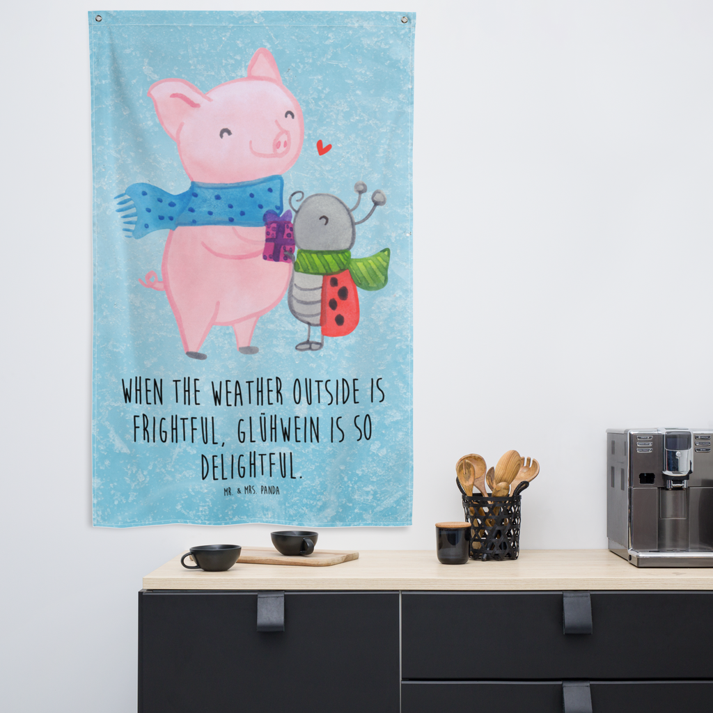 Wandteppich Glühschwein Smörle Wandbehang, Dekoration, Boho, Wandteppich, Wandtuch, Wanddeko, Tapisserie, Tapestry, Wandbild, Textil-Kunst, Schmuck-Wandbehang, Wand Deko, Kinderzimmer, Kinderzimmer Wand, Kinderzimmer Deko, Kinderzimmer Wanddeko, Winter, Weihnachten, Weihnachtsdeko, Nikolaus, Advent, Heiligabend, Wintermotiv, Handgezeichnetes Glühschwein, Kreatives Glühschwein Design, Winterlicher Glühwein Spruch, Glühwein Liebhaber Geschenk, Herzliches Marienkäfer Motiv, Marienkäfer in Winterkleidung, Glühwein ist köstlich Spruch, Smörle der stolze Marienkäfer, Süßer Marienkäfer gibt Geschenk, Romantische Geschenkidee Glühwein