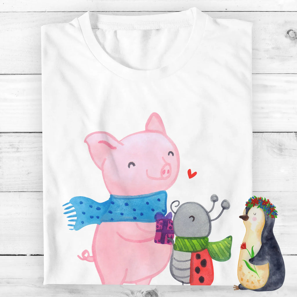 Personalisiertes T-Shirt Glühschwein Smörle T-Shirt Personalisiert, T-Shirt mit Namen, T-Shirt mit Aufruck, Männer, Frauen, Winter, Weihnachten, Weihnachtsdeko, Nikolaus, Advent, Heiligabend, Wintermotiv, Handgezeichnetes Glühschwein, Kreatives Glühschwein Design, Winterlicher Glühwein Spruch, Glühwein Liebhaber Geschenk, Herzliches Marienkäfer Motiv, Marienkäfer in Winterkleidung, Glühwein ist köstlich Spruch, Smörle der stolze Marienkäfer, Süßer Marienkäfer gibt Geschenk, Romantische Geschenkidee Glühwein