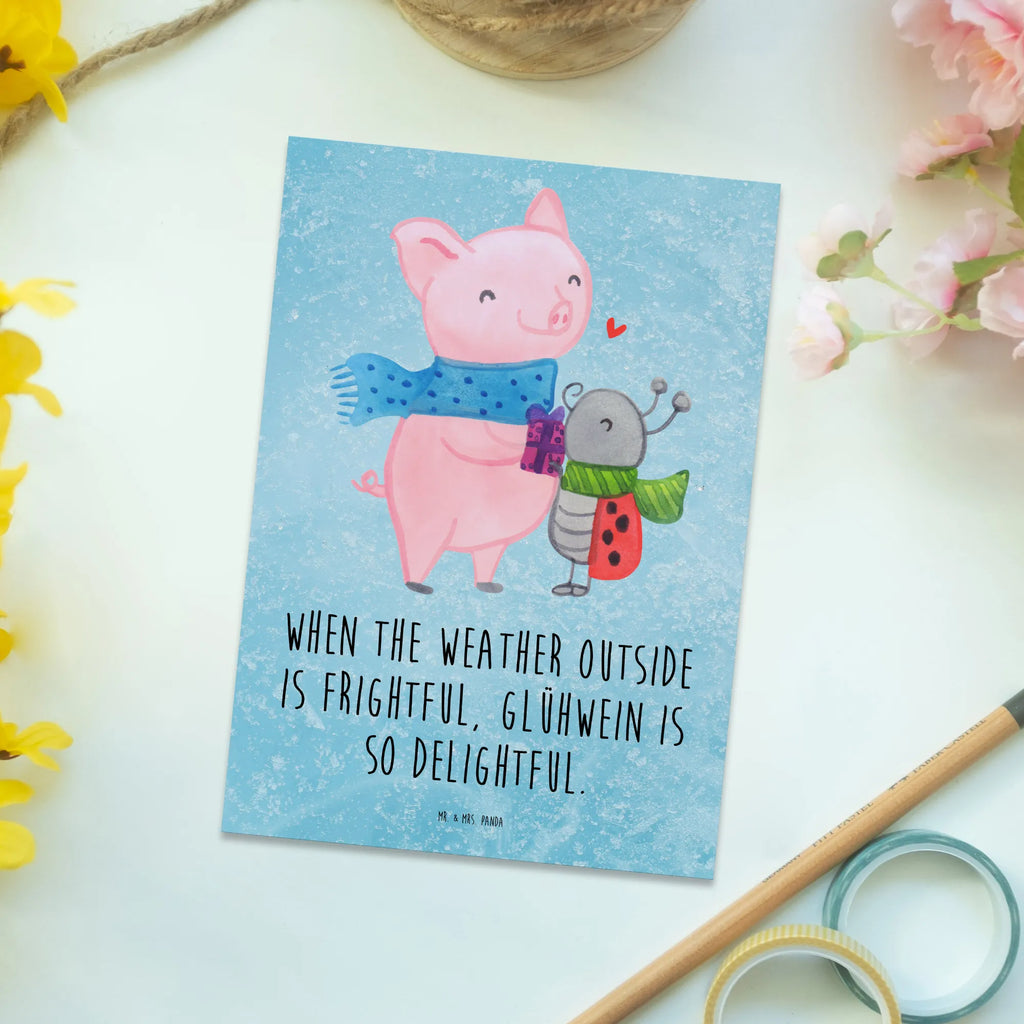 Postkarte Glühschwein Smörle Postkarte, Karte, Geschenkkarte, Grußkarte, Einladung, Ansichtskarte, Geburtstagskarte, Einladungskarte, Dankeskarte, Ansichtskarten, Einladung Geburtstag, Einladungskarten Geburtstag, Winter, Weihnachten, Weihnachtsdeko, Nikolaus, Advent, Heiligabend, Wintermotiv, Handgezeichnetes Glühschwein, Kreatives Glühschwein Design, Winterlicher Glühwein Spruch, Glühwein Liebhaber Geschenk, Herzliches Marienkäfer Motiv, Marienkäfer in Winterkleidung, Glühwein ist köstlich Spruch, Smörle der stolze Marienkäfer, Süßer Marienkäfer gibt Geschenk, Romantische Geschenkidee Glühwein