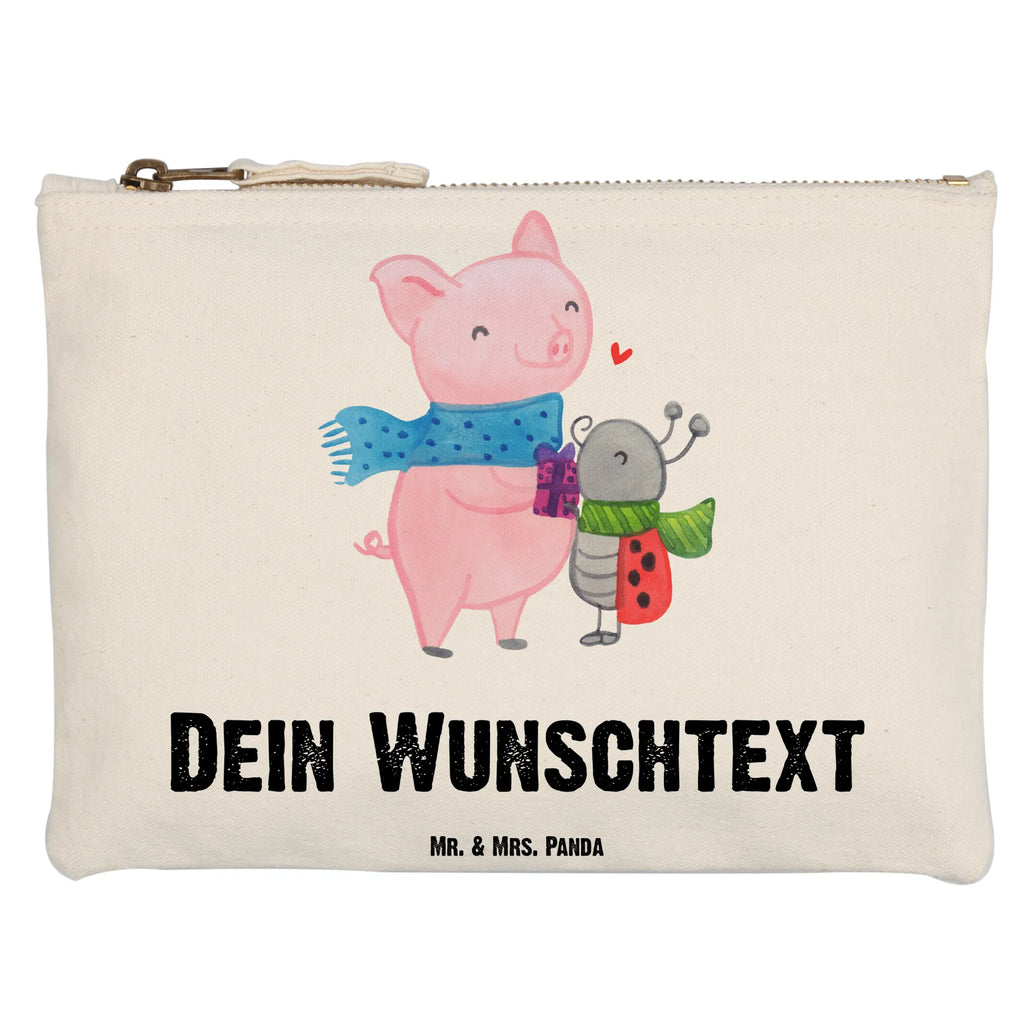 Personalisierte Schminktasche Glühschwein Smörle Personalisierte Schminktasche, Personalisierte Kosmetiktasche, Personalisierter Kosmetikbeutel, Personalisiertes Stiftemäppchen, Personalisiertes Etui, Personalisierte Federmappe, Personalisierte Makeup Bag, Personalisiertes Schminketui, Personalisiertes Kosmetiketui, Personalisiertes Schlamperetui, Schminktasche mit Namen, Kosmetiktasche mit Namen, Kosmetikbeutel mit Namen, Stiftemäppchen mit Namen, Etui mit Namen, Federmappe mit Namen, Makeup Bg mit Namen, Schminketui mit Namen, Kosmetiketui mit Namen, Schlamperetui mit Namen, Schminktasche personalisieren, Schminktasche bedrucken, Schminktasche selbst gestalten, Winter, Weihnachten, Weihnachtsdeko, Nikolaus, Advent, Heiligabend, Wintermotiv, Handgezeichnetes Glühschwein, Kreatives Glühschwein Design, Winterlicher Glühwein Spruch, Glühwein Liebhaber Geschenk, Herzliches Marienkäfer Motiv, Marienkäfer in Winterkleidung, Glühwein ist köstlich Spruch, Smörle der stolze Marienkäfer, Süßer Marienkäfer gibt Geschenk, Romantische Geschenkidee Glühwein